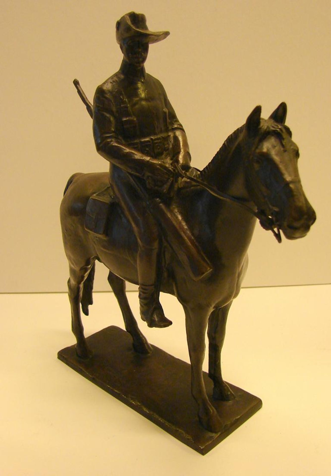 Bronze, "Reiter auf Pferd", sig. Fritz Kraus, H 27 cm, Westend 1910, Gieserstempel, Berlin, Mar ...