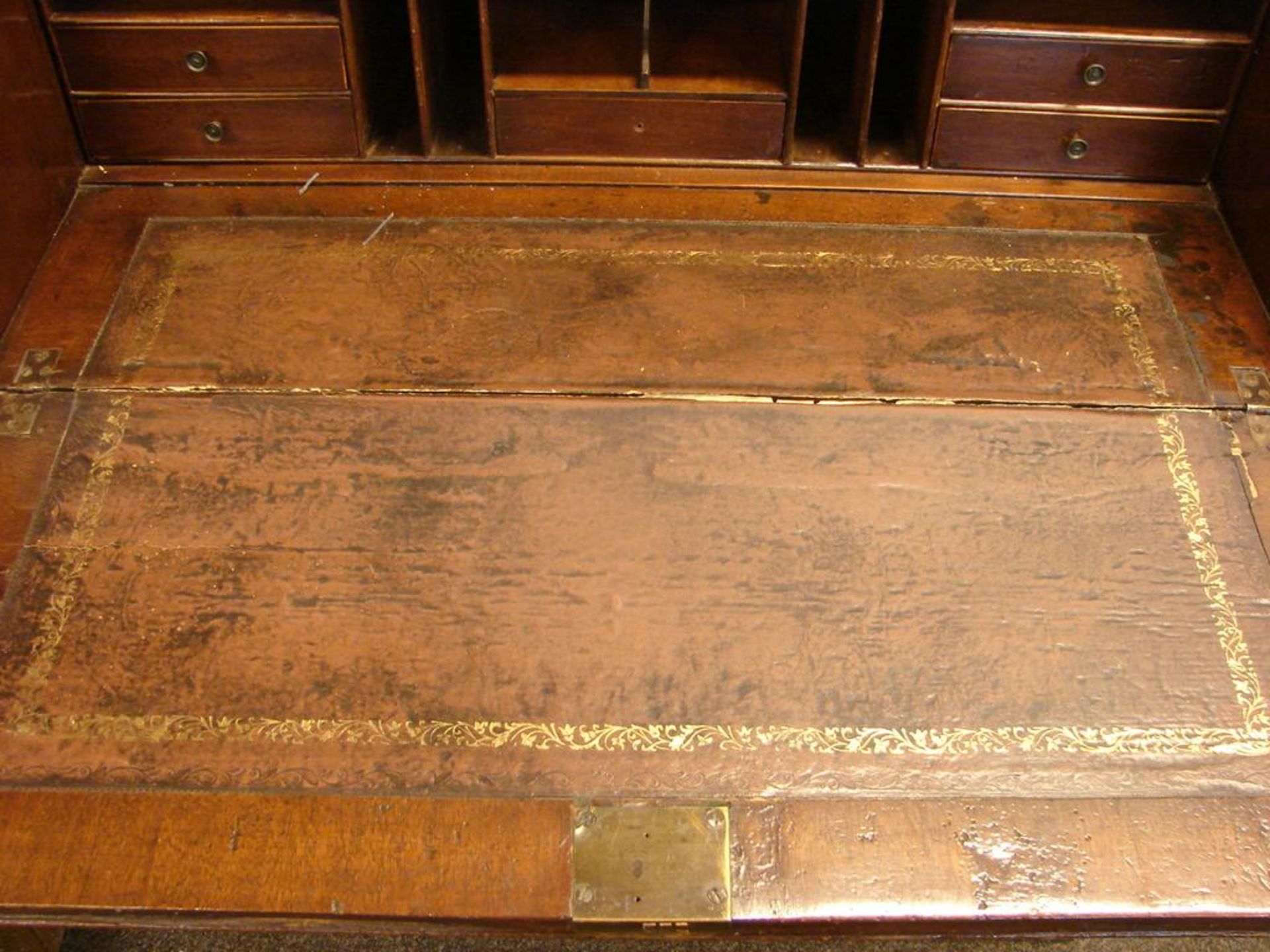 Sekretär, Eiche, England, Rest.Objekt, mit Schrägklappe, 4 Schubladen, H. ca. 100 cm, B. 91, T. 47 - Bild 4 aus 4