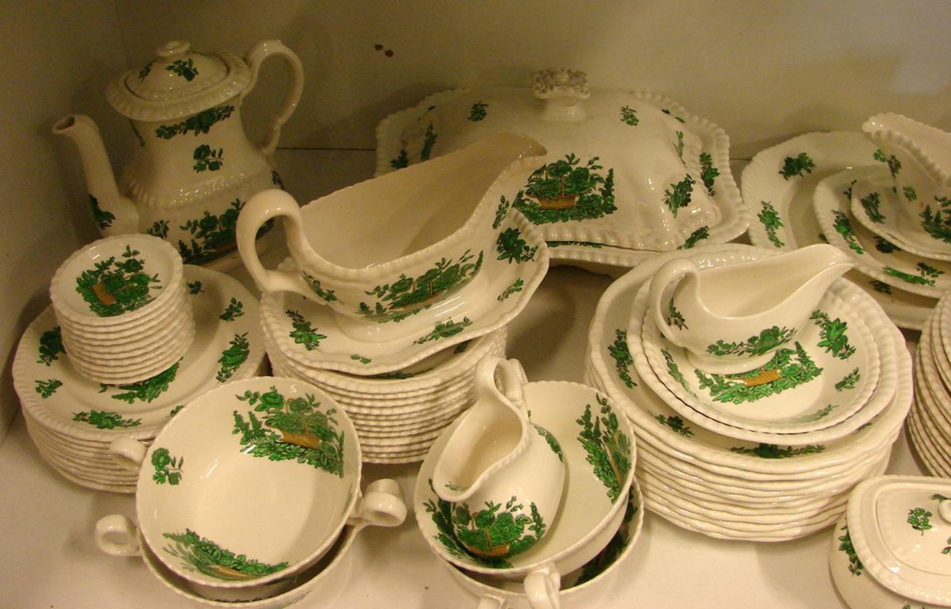 Geschirr, Copeland "Spode", England, insgesamt 79 Teile: 1 Tee/Kaffeekanne, 2 Milchkännchen, 12