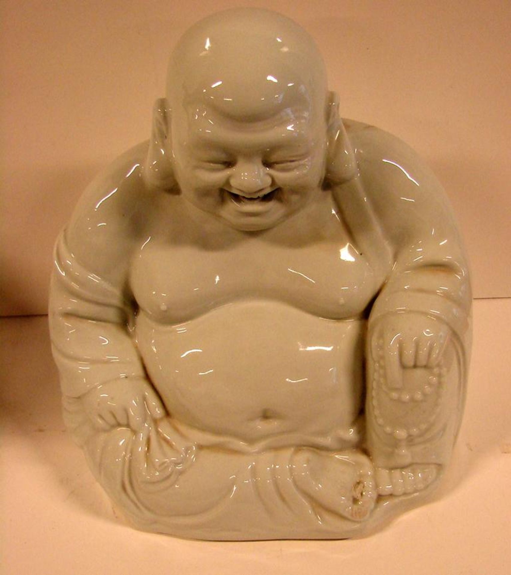 Buddha, Keramik, leicht beschädigt, neuzeitlich, Höhe ca. 33, B. 33 cm