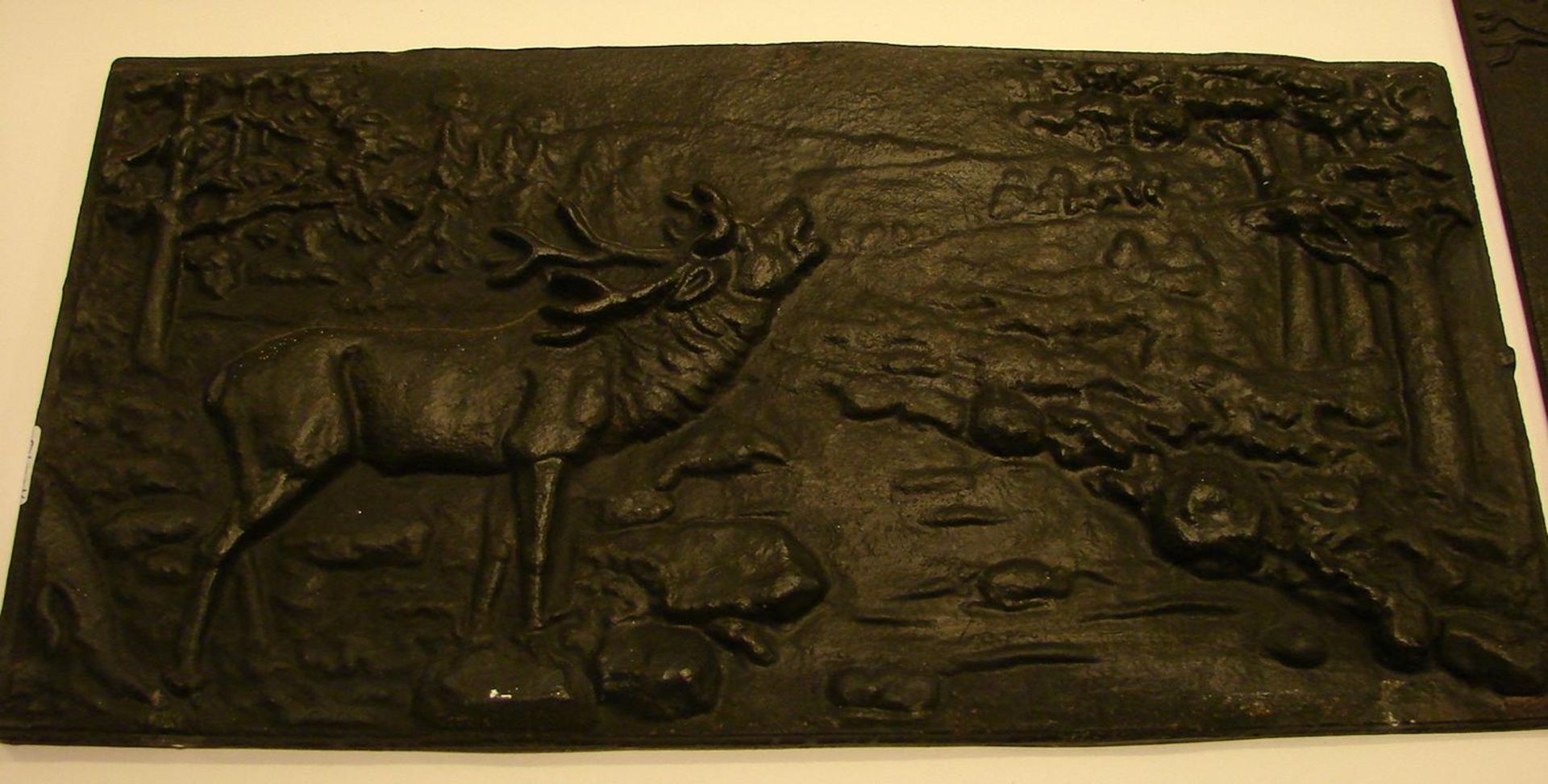 3 Ofenplatten mit Jagdmotiven, Gusseisern, Birkhähne, je ca. 35 x 19 cm, hirschmotiv 20,5 x 40,5 cm