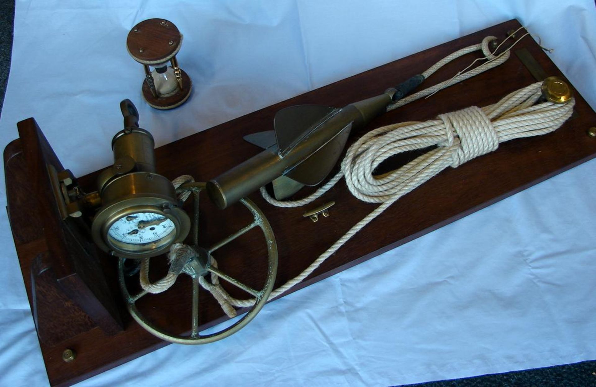 Schiffs-Log, Messgerät, auf Holzbrett, Länge ca. 94 cm, Kein Postversand möglich Schiffs-Log,