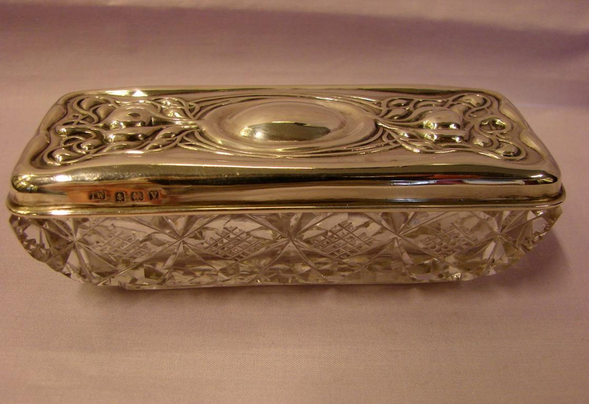 Kristallschale mit Silberdeckel, Birmingham 1920, Jugendstil, ca. 26 gr., H. ca. 4, B. 12, T. 5 cm