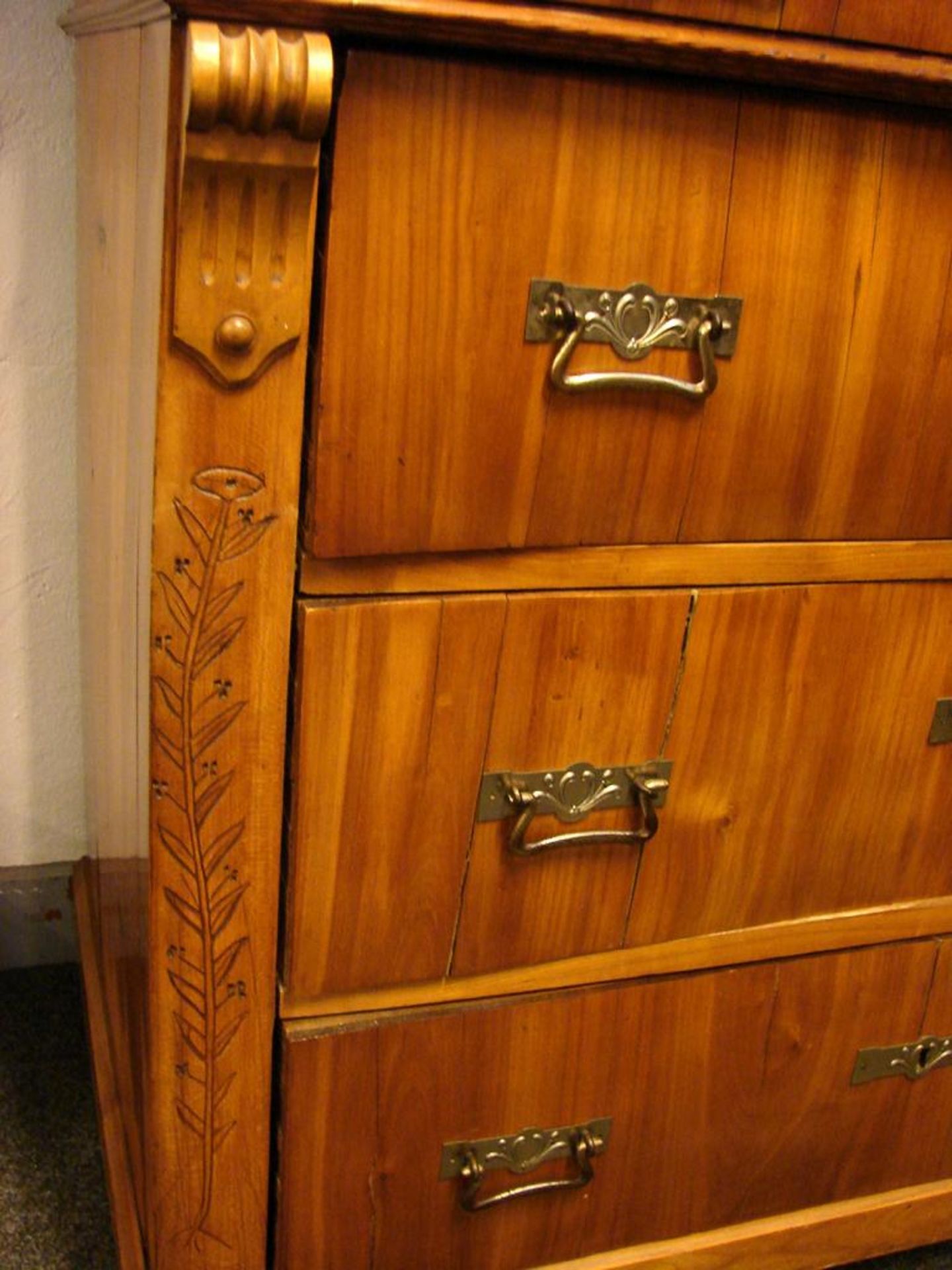 Aufsatzschrank, Jugendstil, Kirschbaum, verglaste Türen, 4 Schubladen, Höhe ca. 210, B. 104, T. 52/ - Bild 4 aus 4