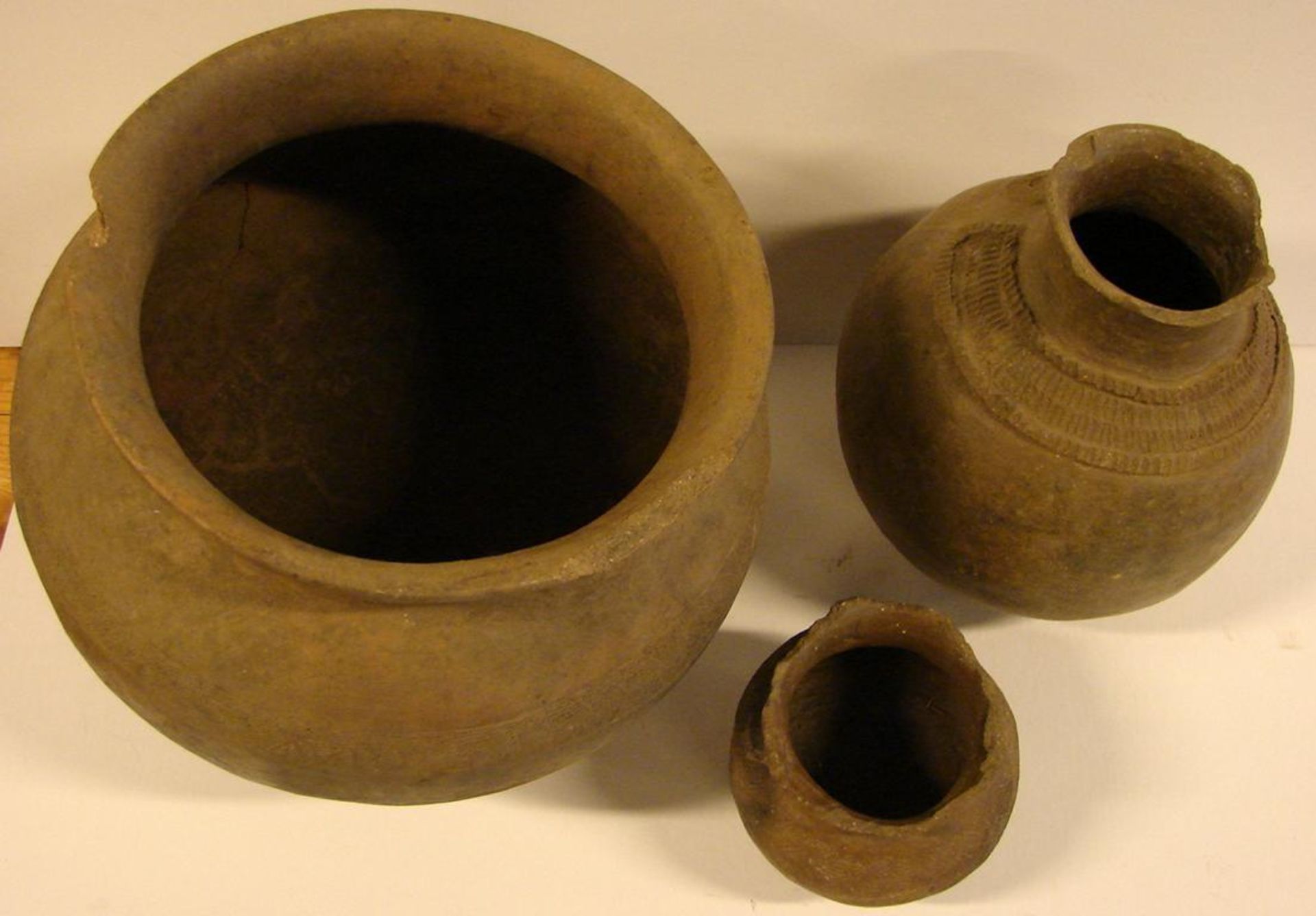 3 Keramiktöpfe, 18. Jhd., verschiedene Größen, H. ca. 10, 28, 30 cm - Bild 2 aus 2