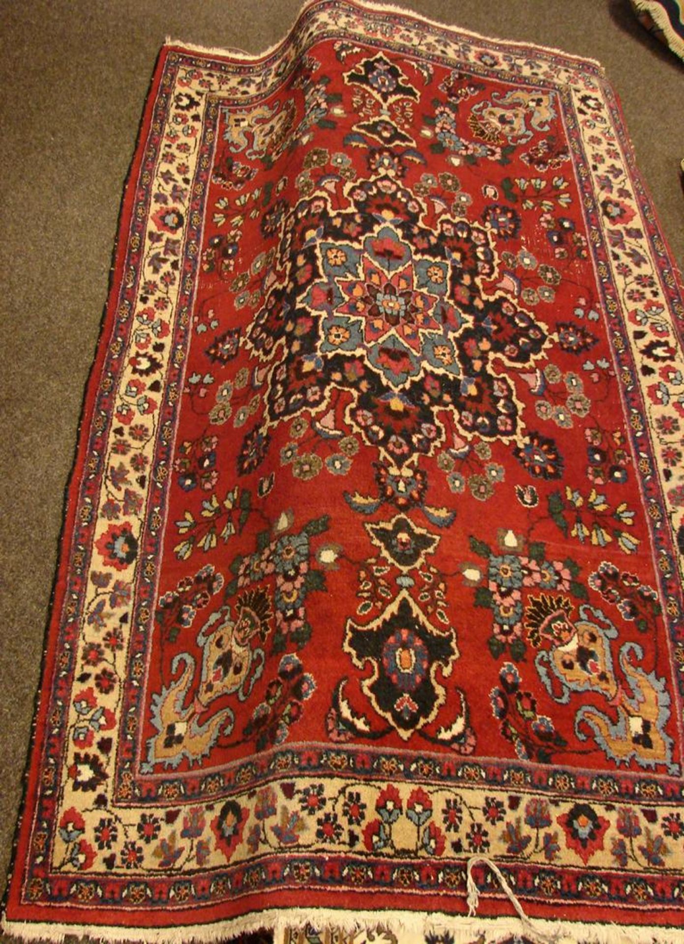 Teppich, ca. 195 x 115 cm, mittig teils abgelaufen