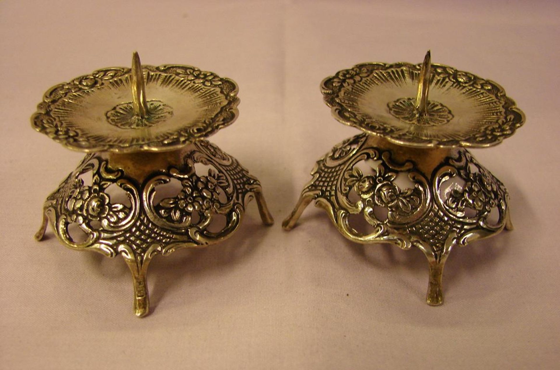 2 kleine Kerzenleuchter, 800er Silber, ca. 53 gramm, H.ca. 3 cm