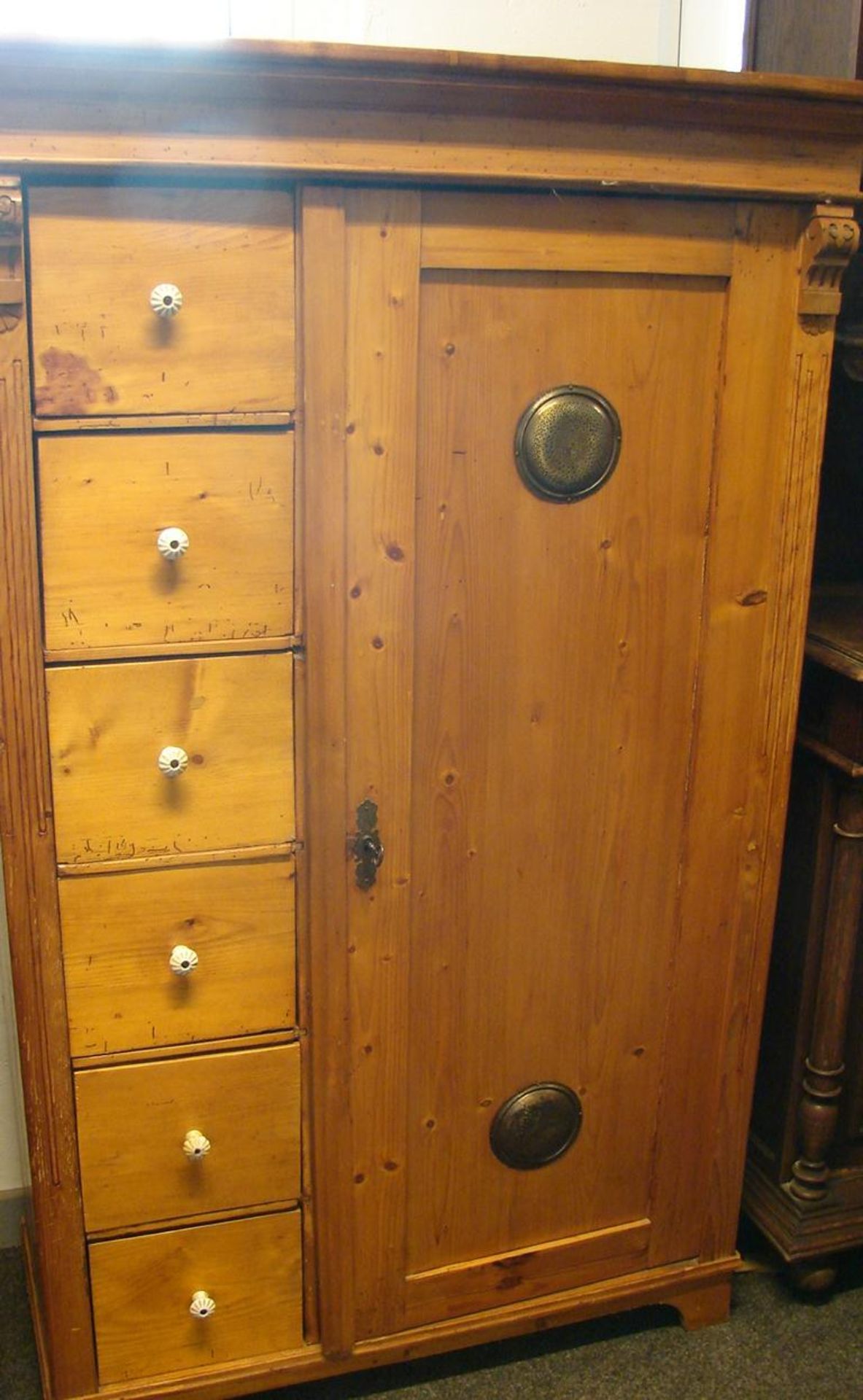 Brotschrank, Weichholz, 6 seitliche Schubladen, H.ca. 162, B. 104, T. 45 cm