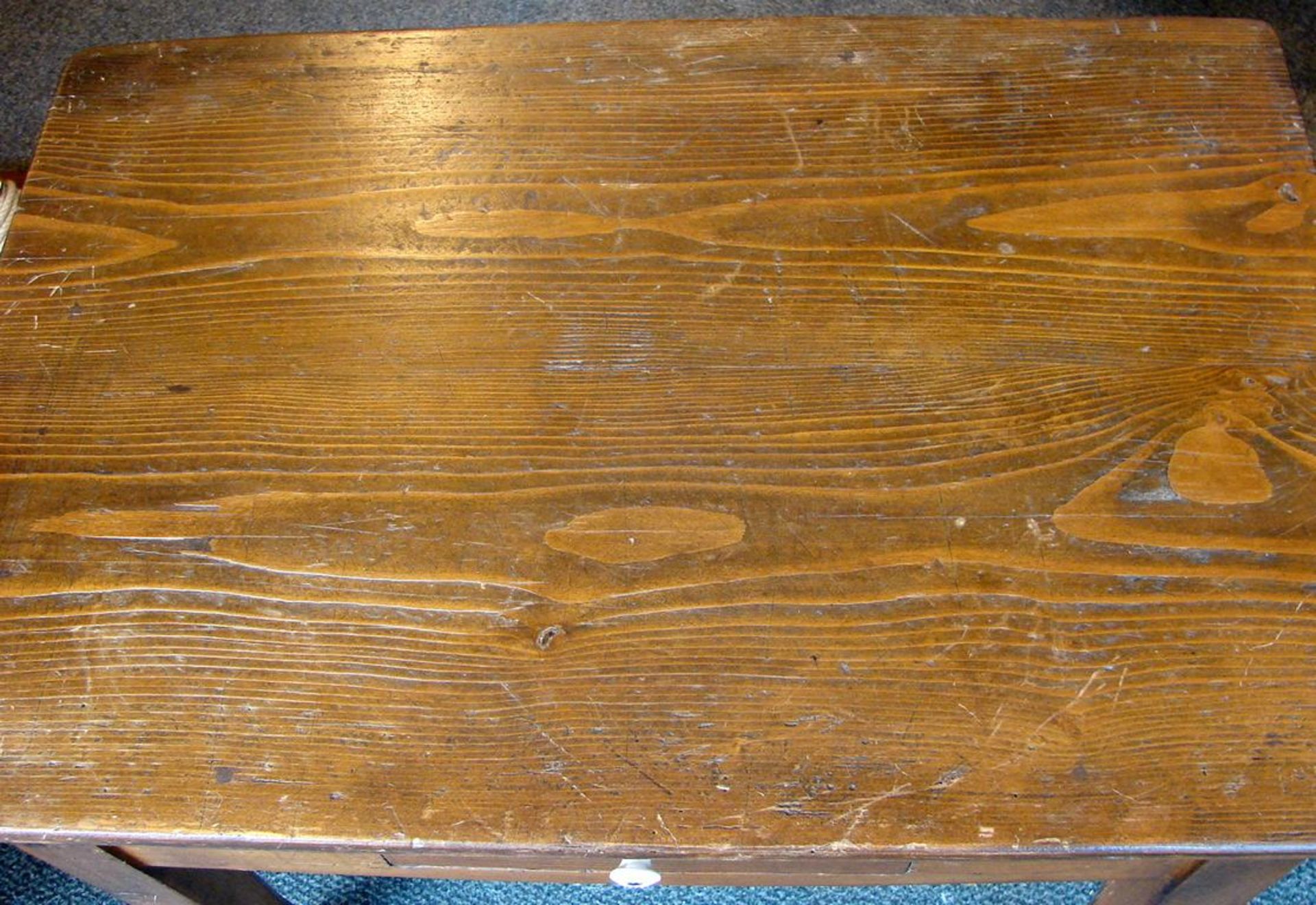 Kleiner Tisch, Eiche, 1 Schublade, H.ca. 62, B. 81, T. 54 cm - Image 2 of 2