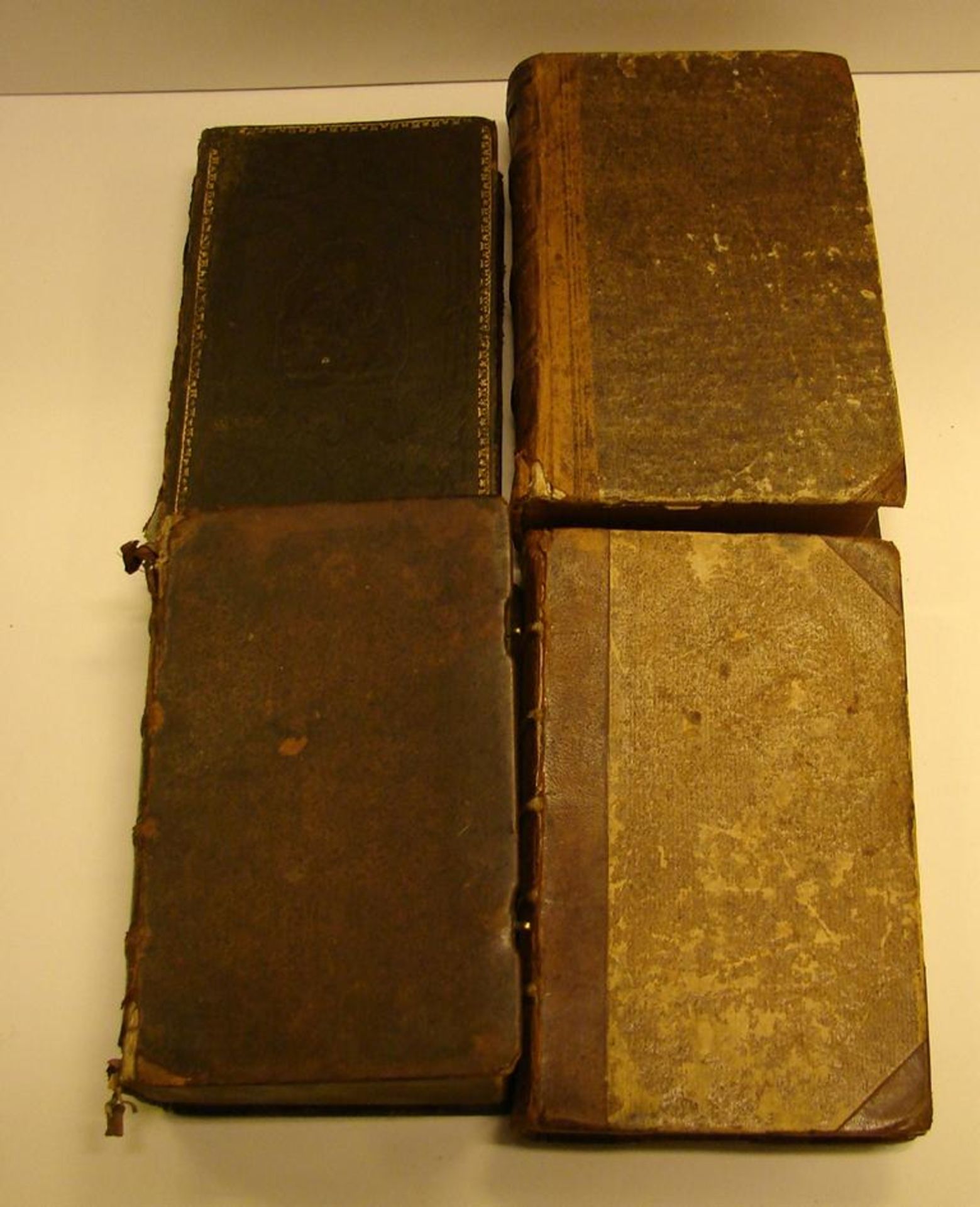 4 antike Bücher, teilweise ca. 18. Jhdt., Gebetbuch