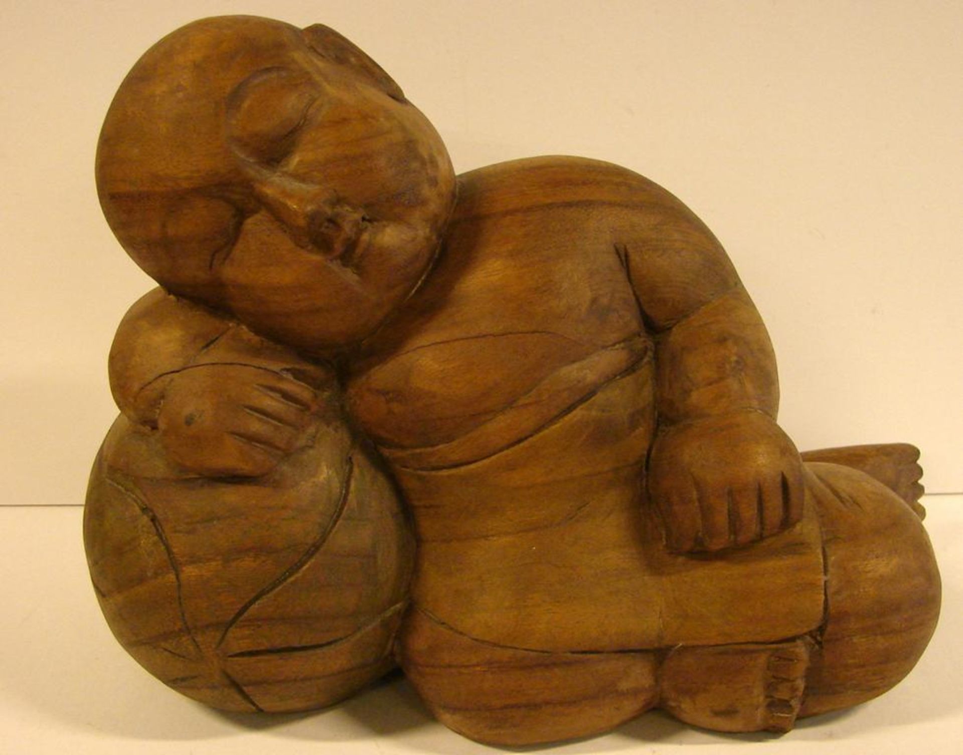 Schlafender Buddha, Holz, neuzeitlich, ca. 30 x 44 cm
