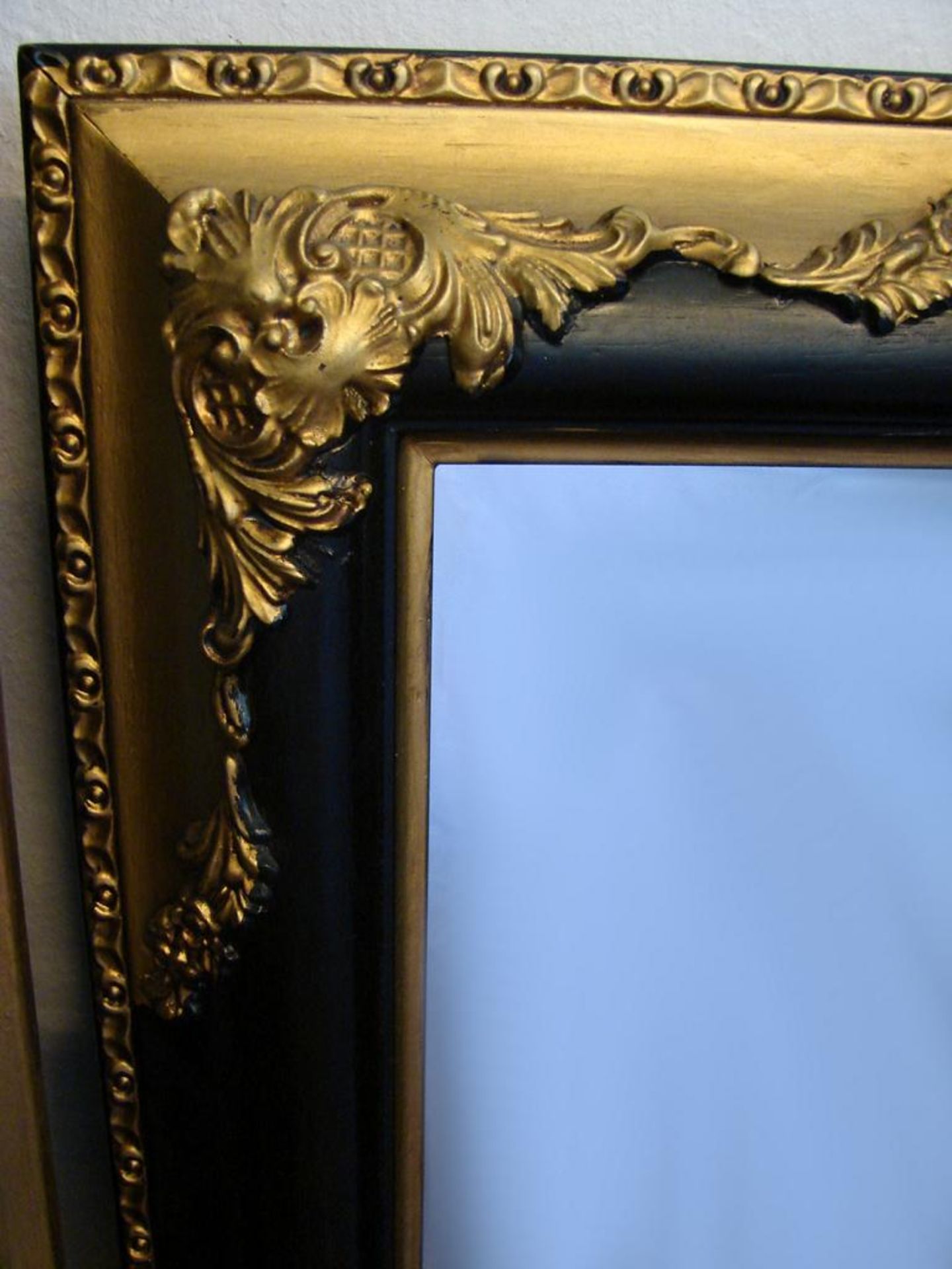 Spiegel schwarzer Rahmen mit Gold, Farcettenschliff, ca. 140x79 cm, neuzeitlich - Image 2 of 2