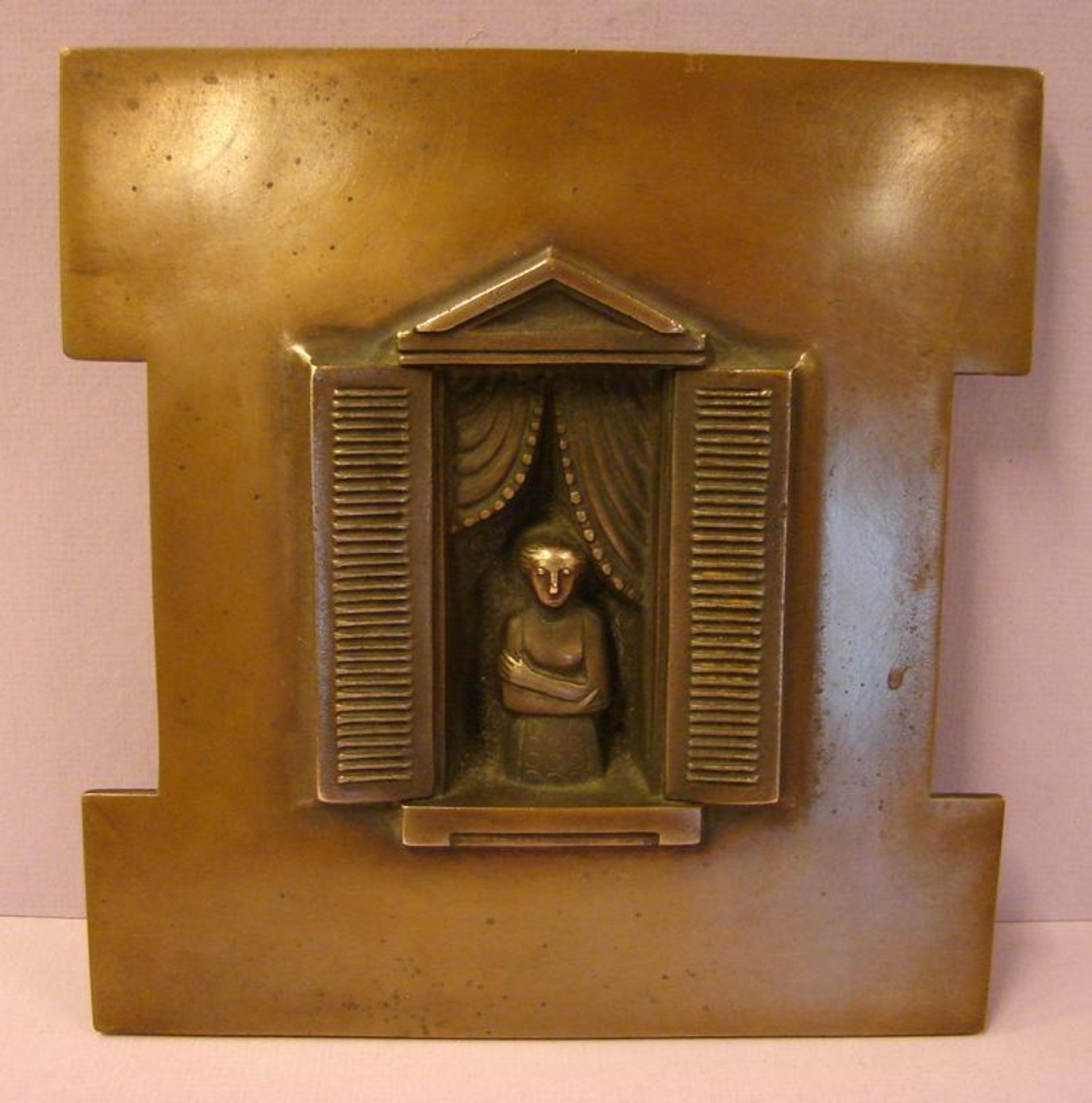 Plakette/Reliefkunst, "Frau am Fenster", Bronze, wohl Heinz Gernot (1921-2009) Köln, ca. 22 x 21 cm