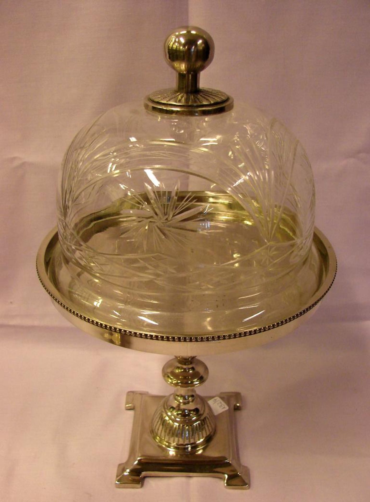 Cake-Stand, mit Glosche in Glas (kleiner Chip am Rand), Plated Fuß, Höhe ca. 34 cm