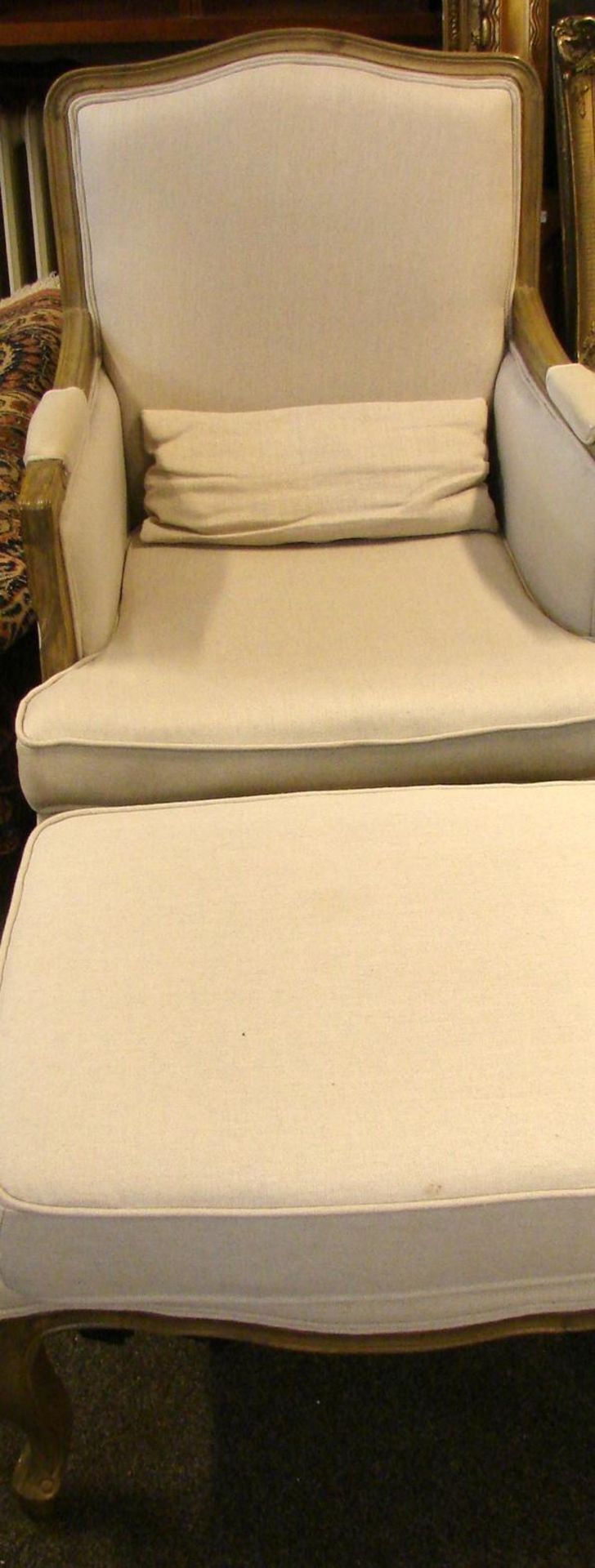 Sessel mit Fusshocker, Holzrahmen, beigefarbender Bezug, Zustand gut, neuzeitlich