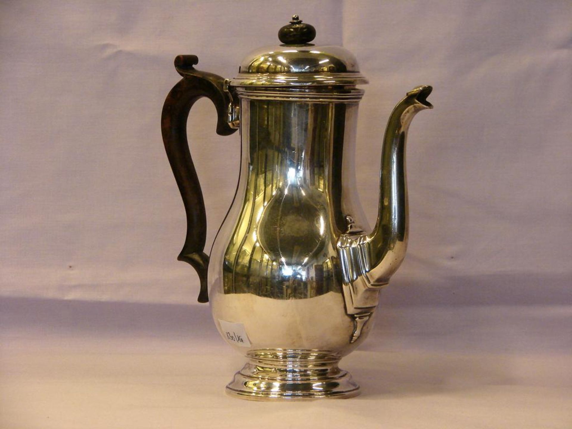 Kaffeekanne, Silber, Birmingham,1932, ca. 690 gr., 2 kl. Beulen, Höhe ca. 22,5 cm