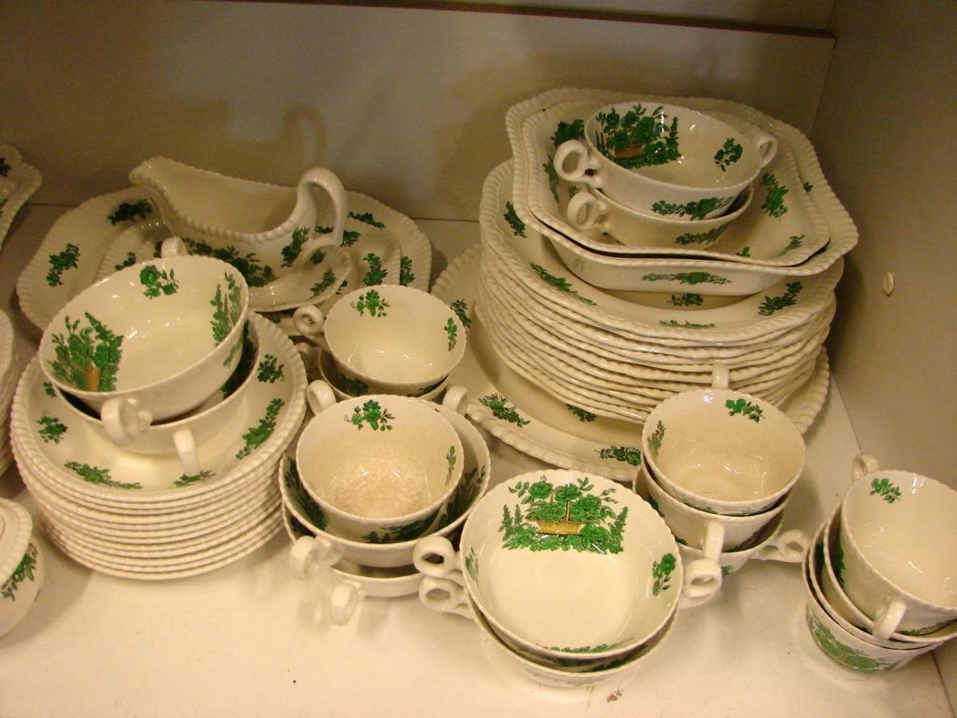 Geschirr, Copeland "Spode", England, insgesamt 79 Teile: 1 Tee/Kaffeekanne, 2 Milchkännchen, 12 - Bild 2 aus 3