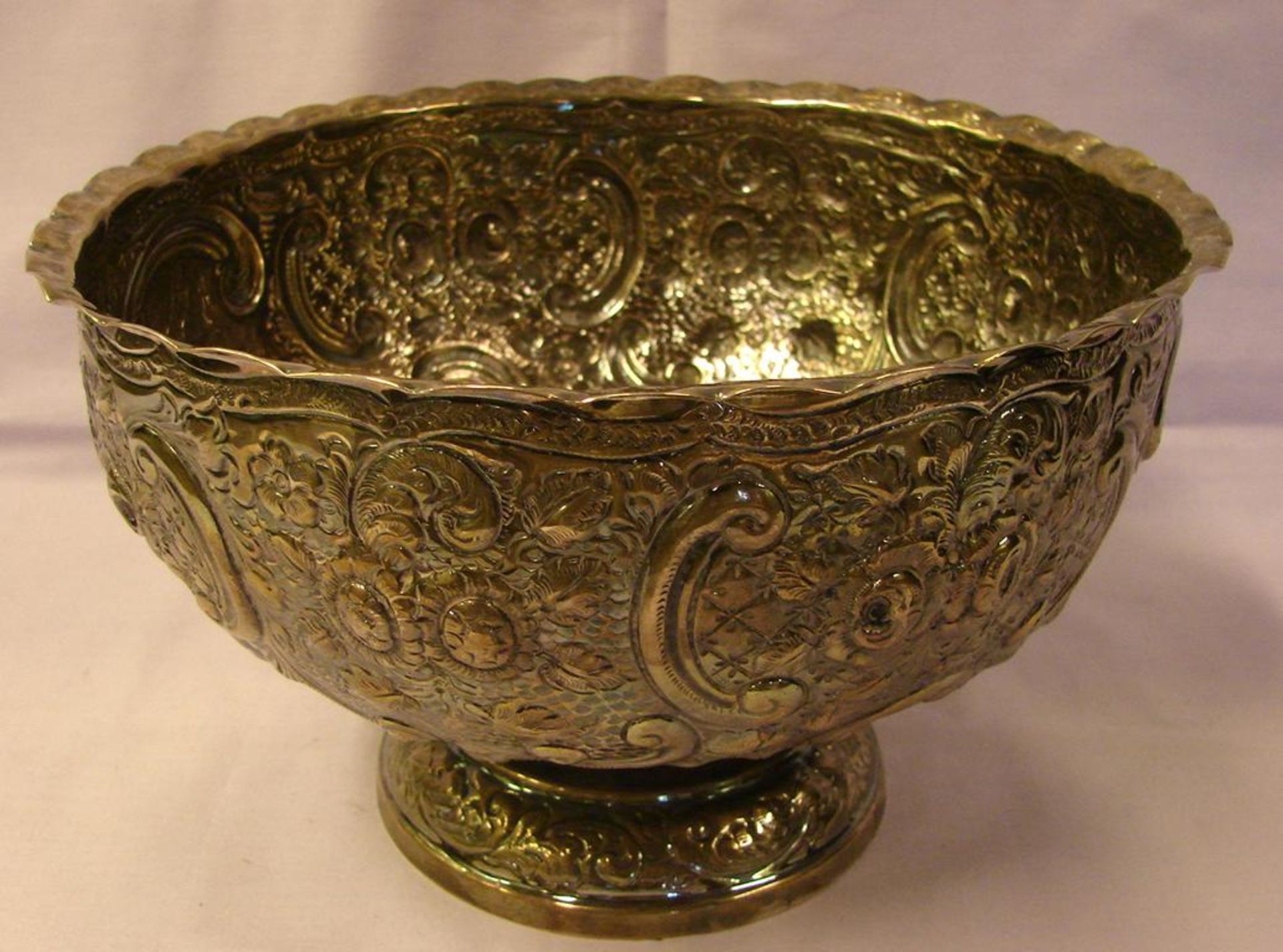 Bowle, auf Fuß, reich verziert, datiert 1904, Monogrammiert, Plated, Dm. Ca. 25, H. 16 cm