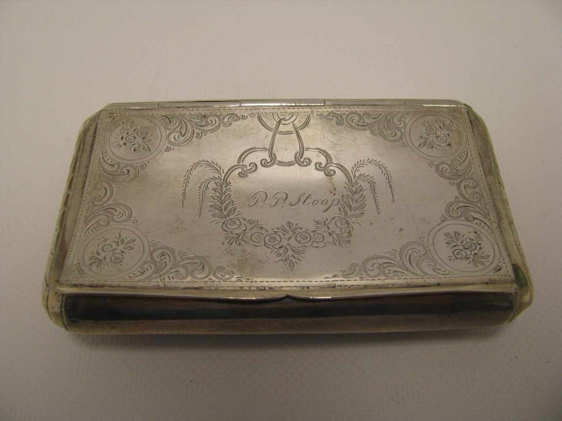 Tabakdose, um 1800, 835er Silber, gepunzt, 144 g, 2,2 x 13,5 x 8 cm.