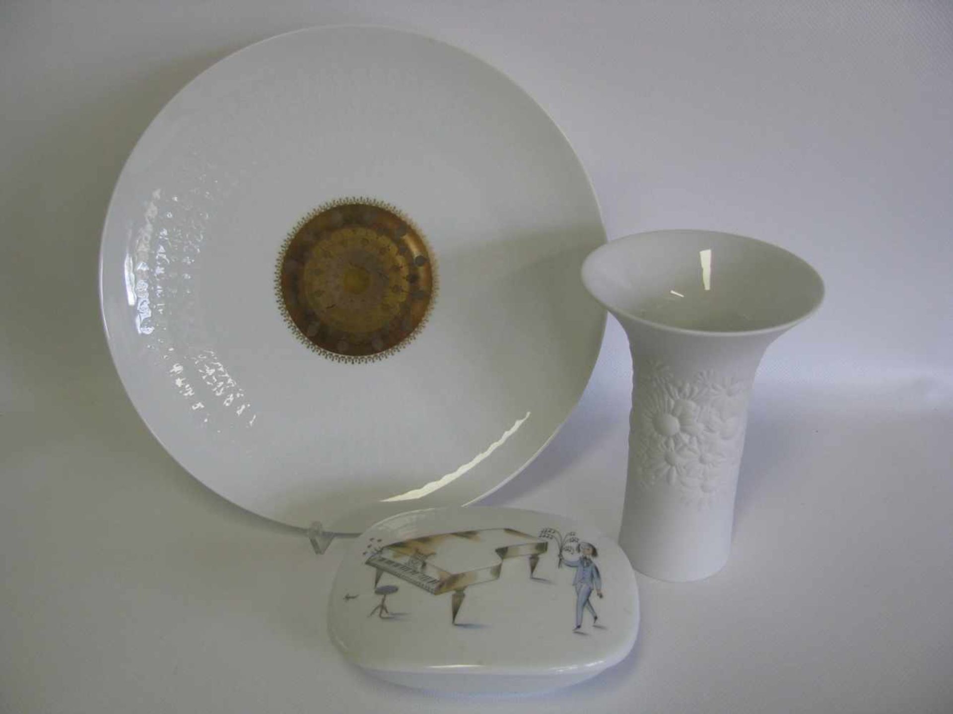 Teller, Vase und Deckeldose, Rosenthal, Porzellan, Vase h 17 cm.