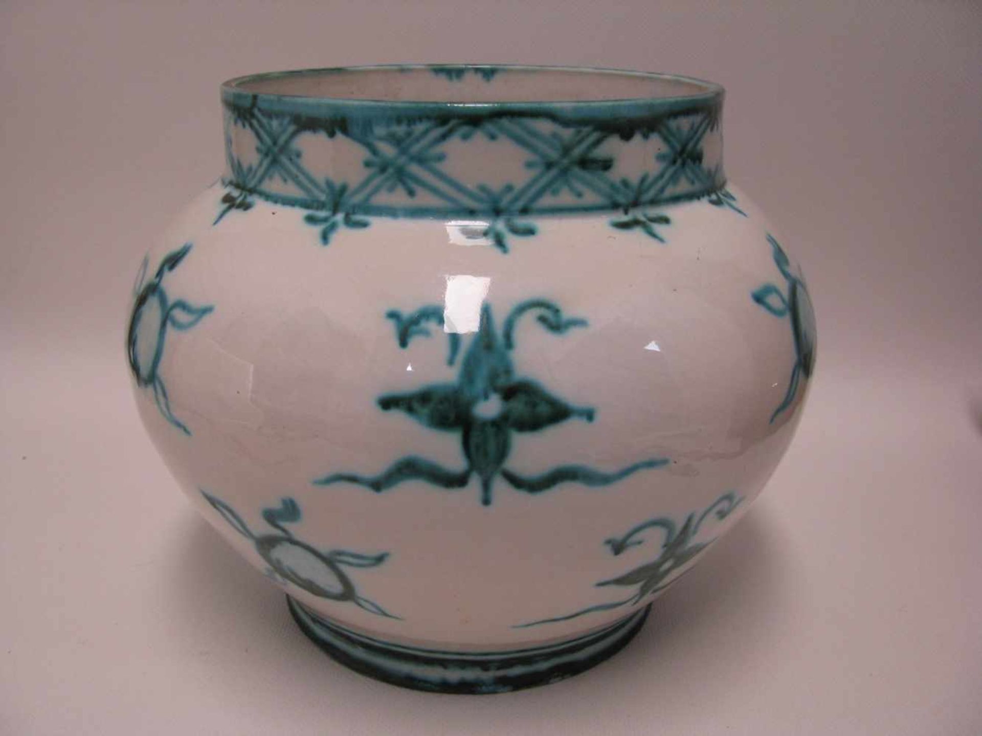 Vase, um 1900, Ton mit grünlich-weißer Glasur, unles.gem., h 20 cm, d 25 cm.