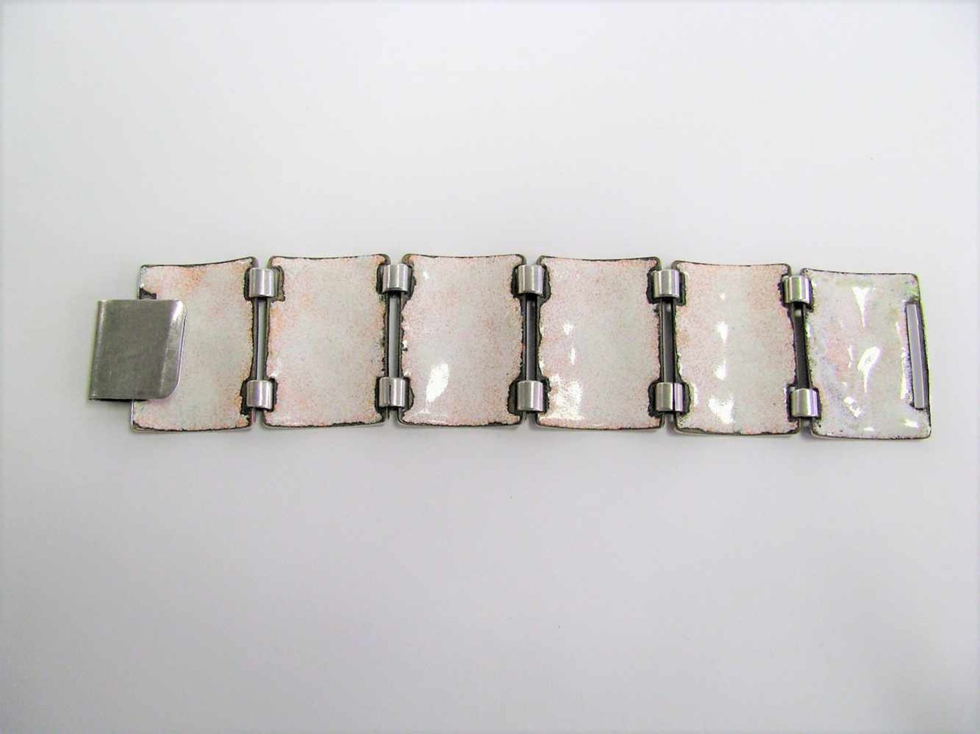 Designer-Armband, 1960er Jahre, 6 gewölbte Silber-Zierglieder, mattes Email (Stegemaille), - Bild 2 aus 2