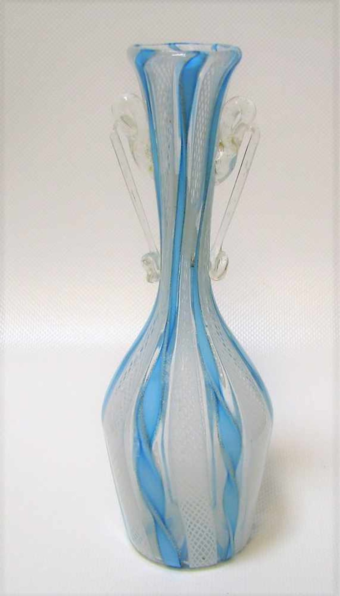Vase mit 2 Henkeln, Italien, Venedig, 1930er Jahre, Glas mit eingeschmolzenem Spiraldekor und - Bild 2 aus 3