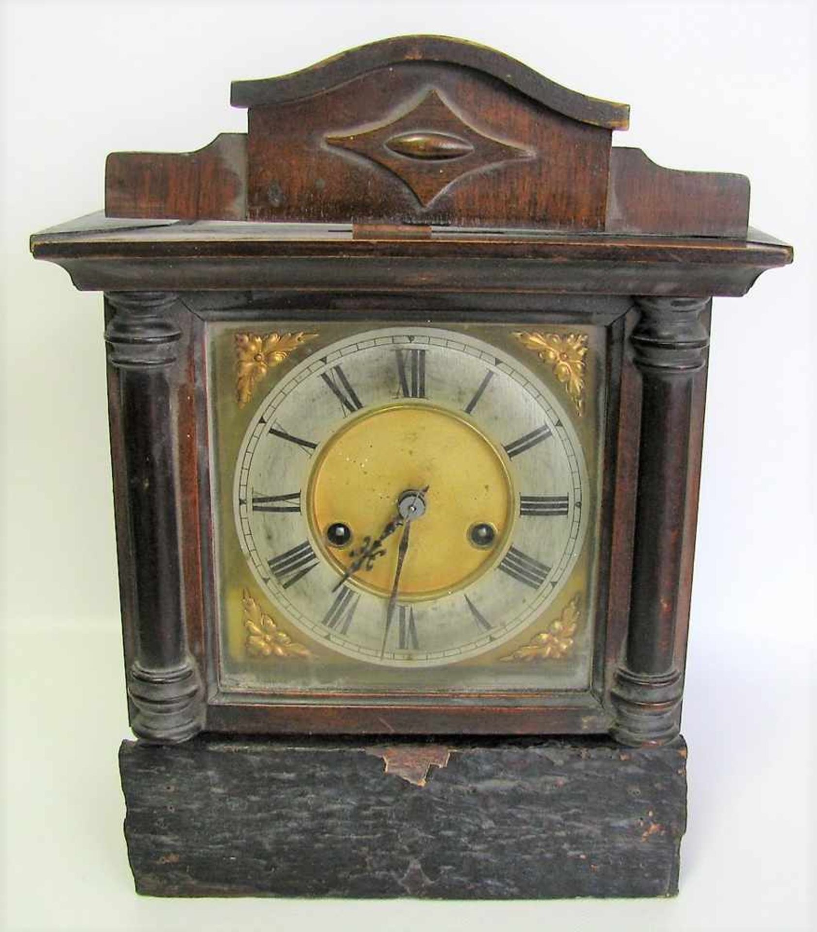 Wanduhr, um 1900, Holzgehäuse, 35 x 26 x 16 cm.