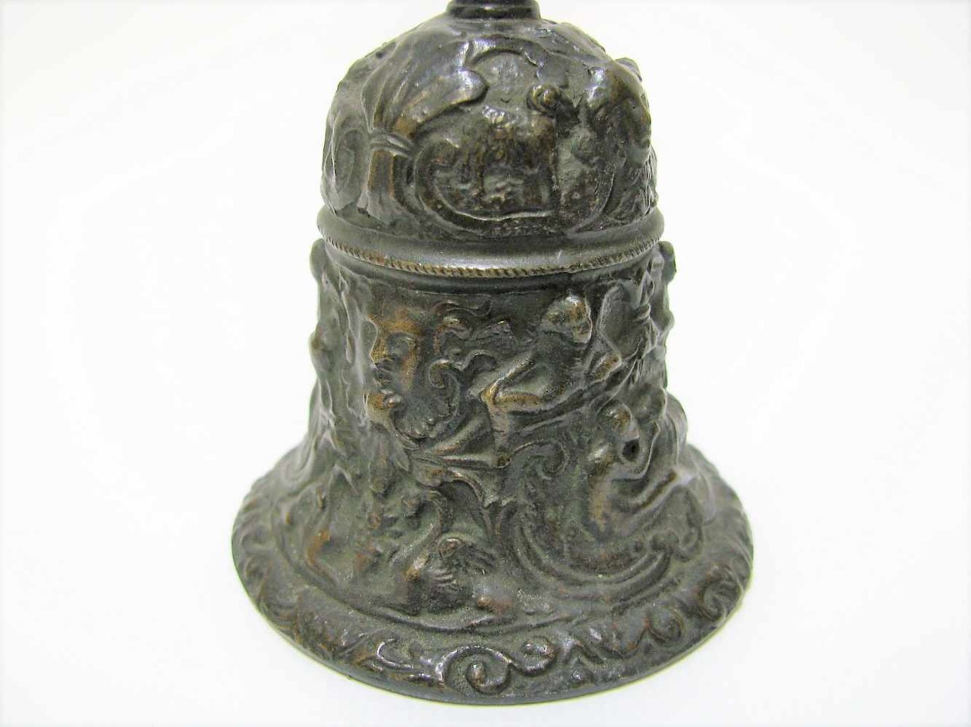 Tischglocke, Historismus, 19. Jahrhundert, Bronze patiniert, h 14 cm, d 7 cm. - Image 3 of 3