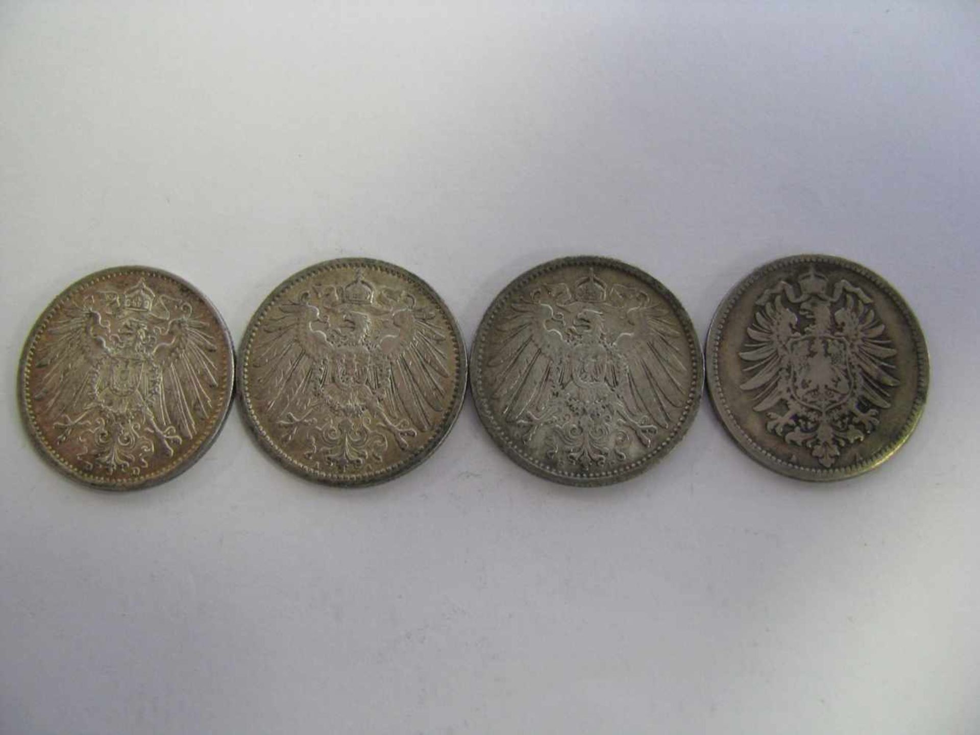 4 Silbermünzen, 1 Mark, Deutsches Reich, 1875/1899/1903/1915, zus. 21,8 g, d 2,4 cm.