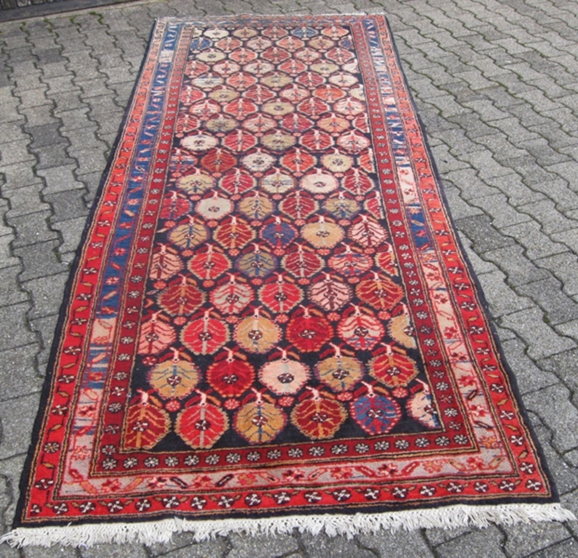 Hamadan, Persien, ca. 122 x 330 cm.