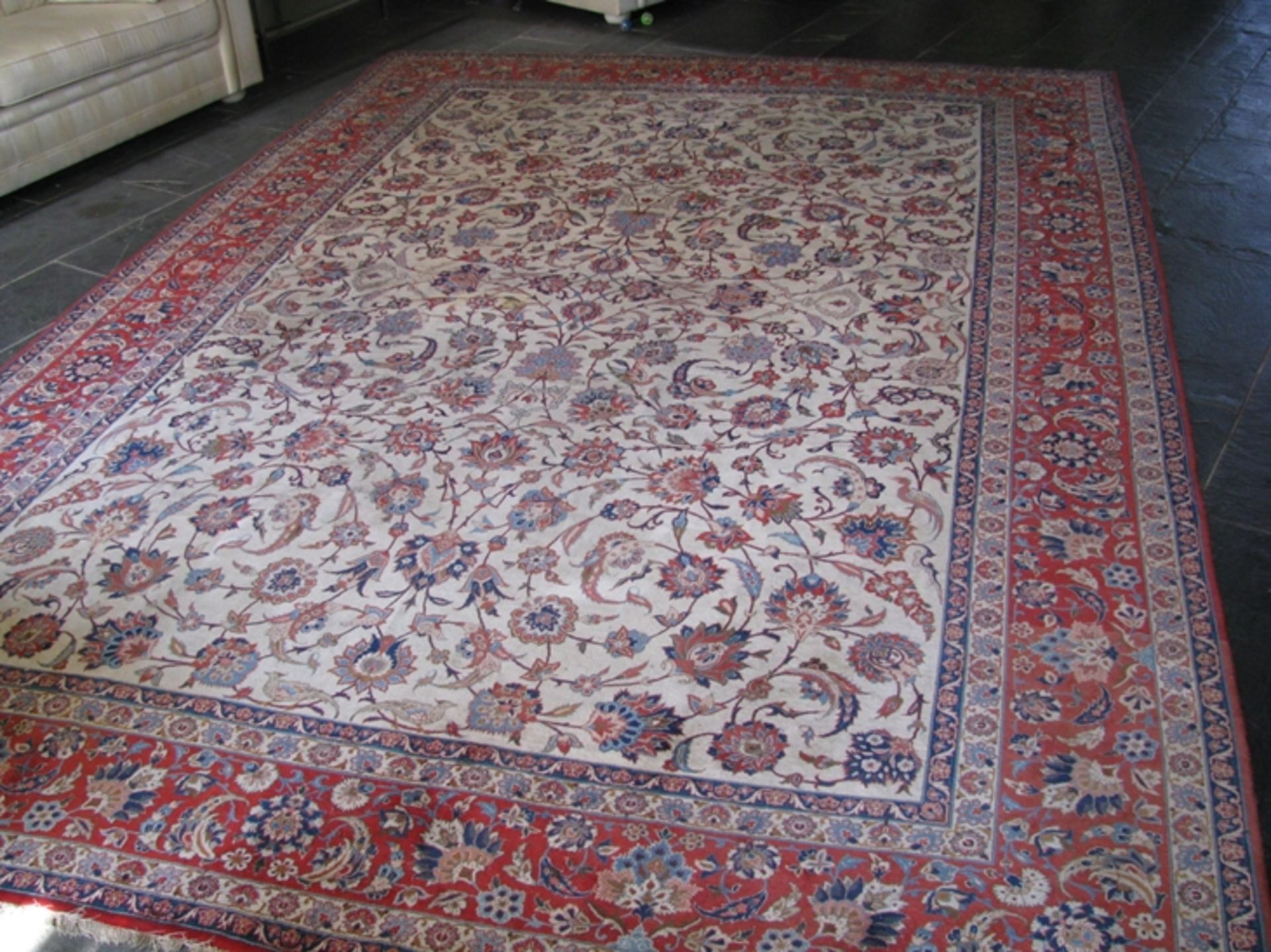 Tabriz, Persien, alt, Laufstellen und Verschmutzungen, ca. 200 x 300 cm.