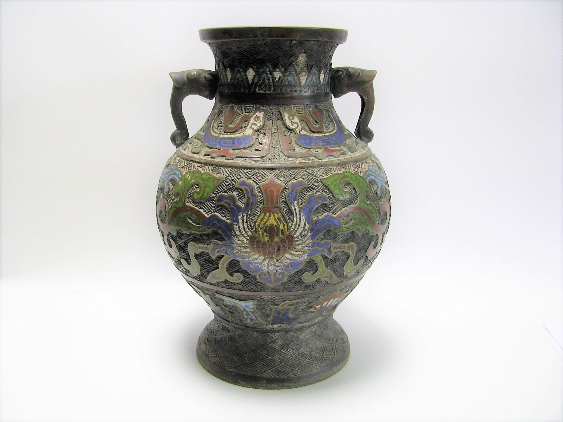 Cloisonné Vase, Japan, Meiji Periode, 1868 - 1912, Bronze mit farbigem Cloisonné, Bodensign., h 24,5 - Bild 2 aus 2