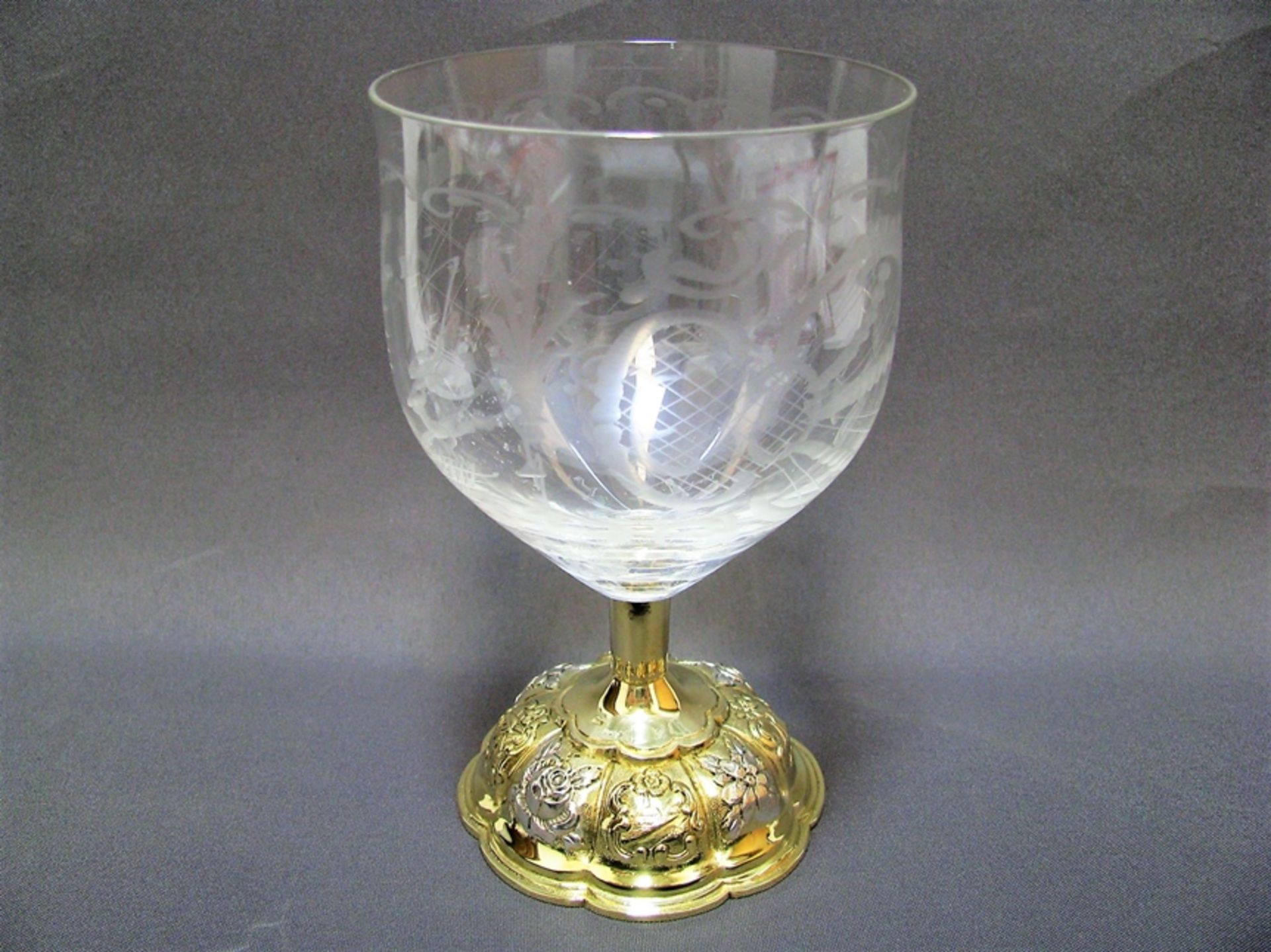 6 Weinpokale, 1. Hälfte 20. Jahrhundert, Bleikristall beschliffen, Standfüße 835er Silber mit - Bild 2 aus 4