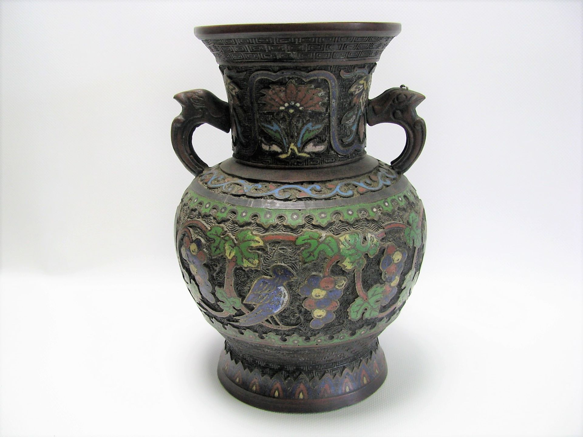 Cloisonné Vase, Japan, Meiji Periode, 1868 - 1912, Bronze mit farbigem Cloisonné, Bodensign., h 24,5 - Bild 2 aus 2