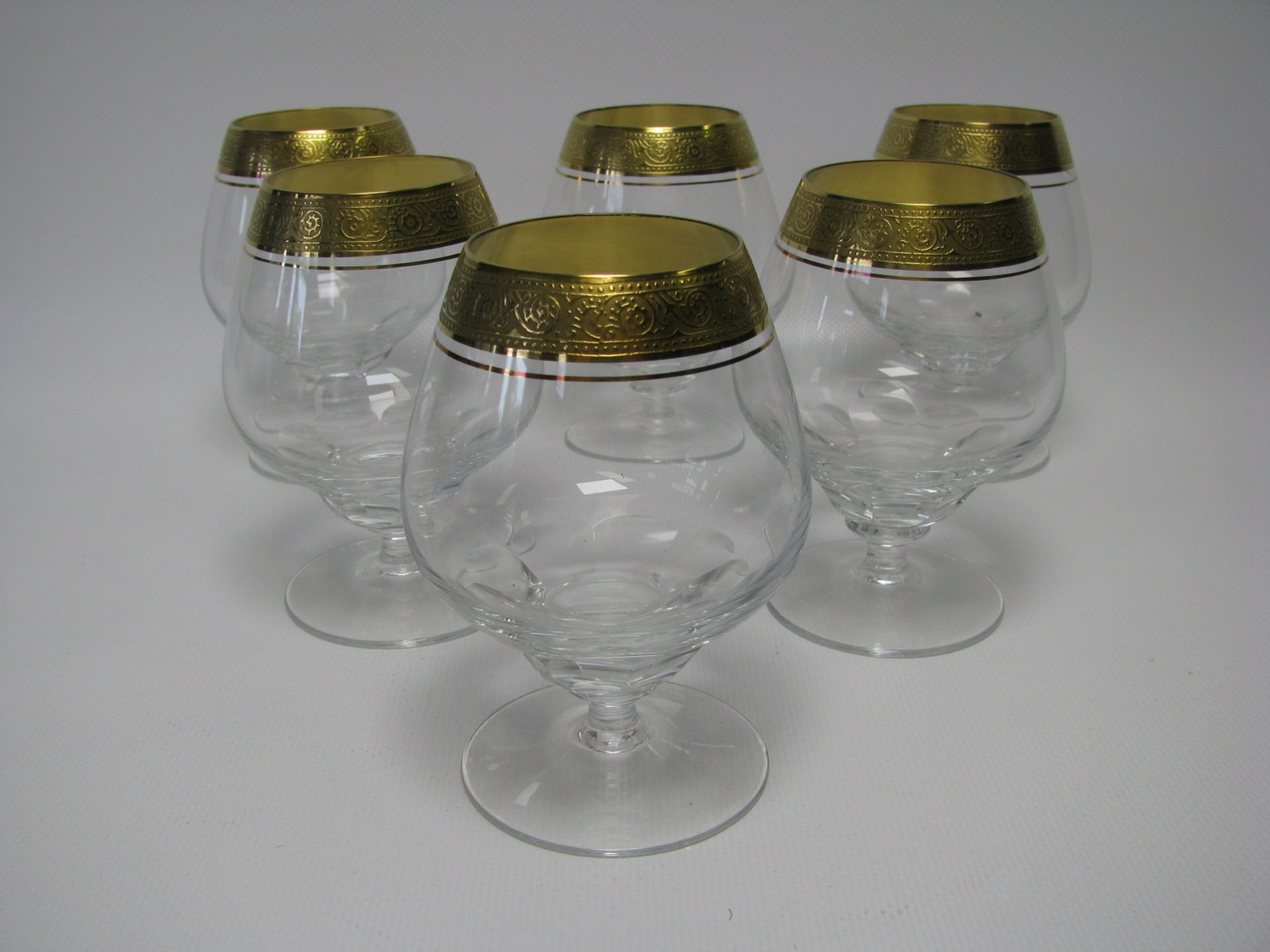 6 Cognac-Gläser, wohl Moser/Karlsbad, farbloses Glas mit geätztem und vergoldetem Rand, h 10,5 cm, d