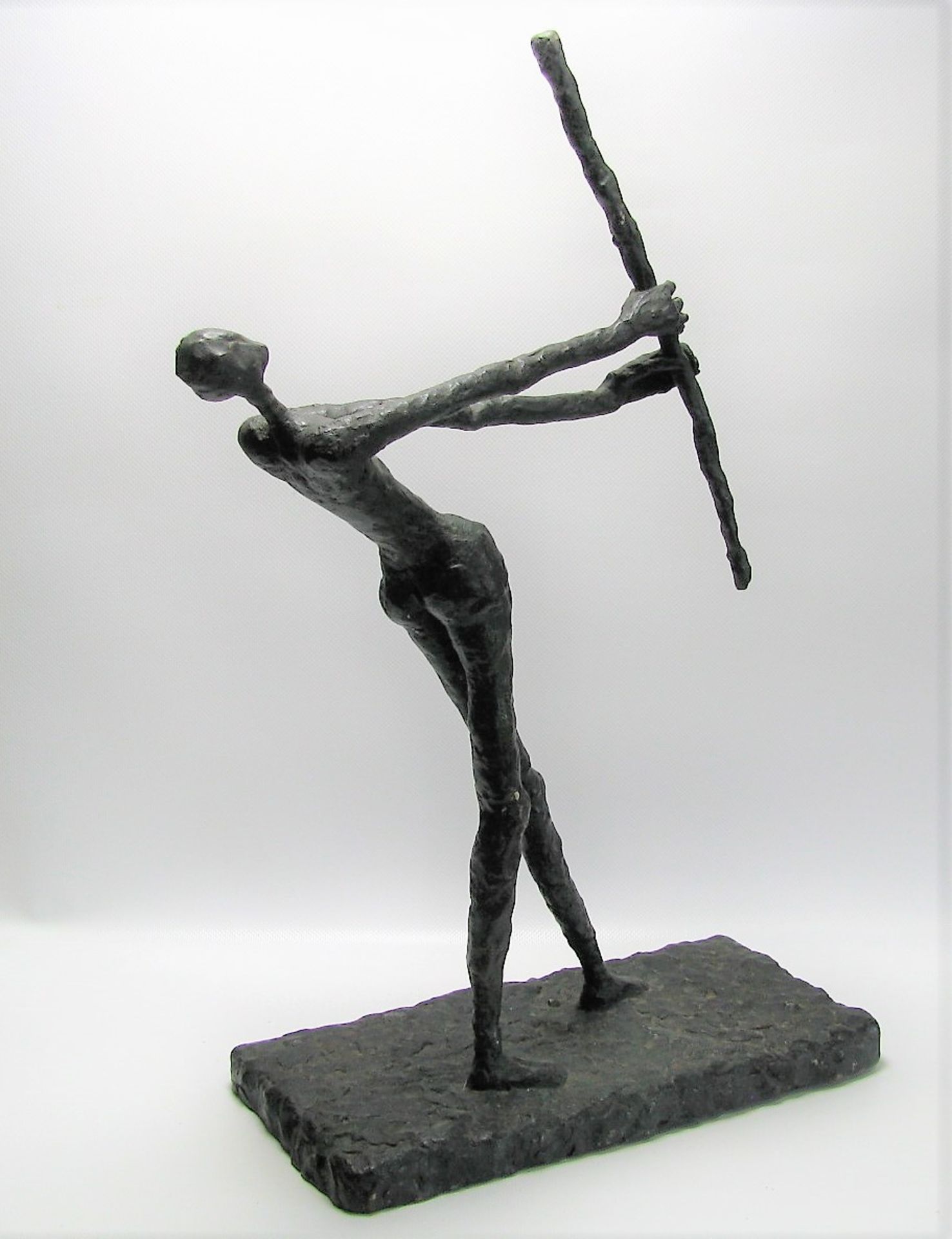 Unbekannt, Männliche Figur mit Stab, Bronze patiniert, 50,5 x 15,5 x 31 cm. - Image 2 of 2