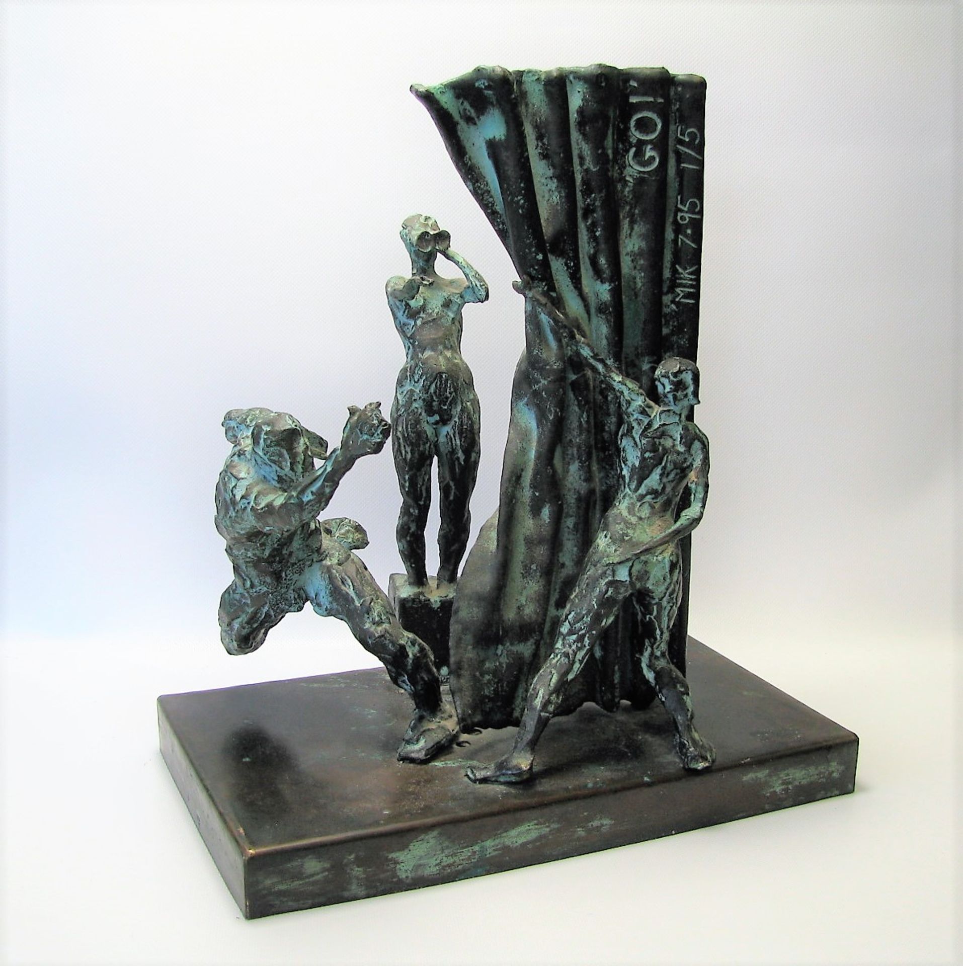 Monogrammist, MIK, bet. "Go!", monogr.u.dat. 7.95, Bronze, Aufl. 1/5, 41 x 36 x 21 cm. - Bild 2 aus 2