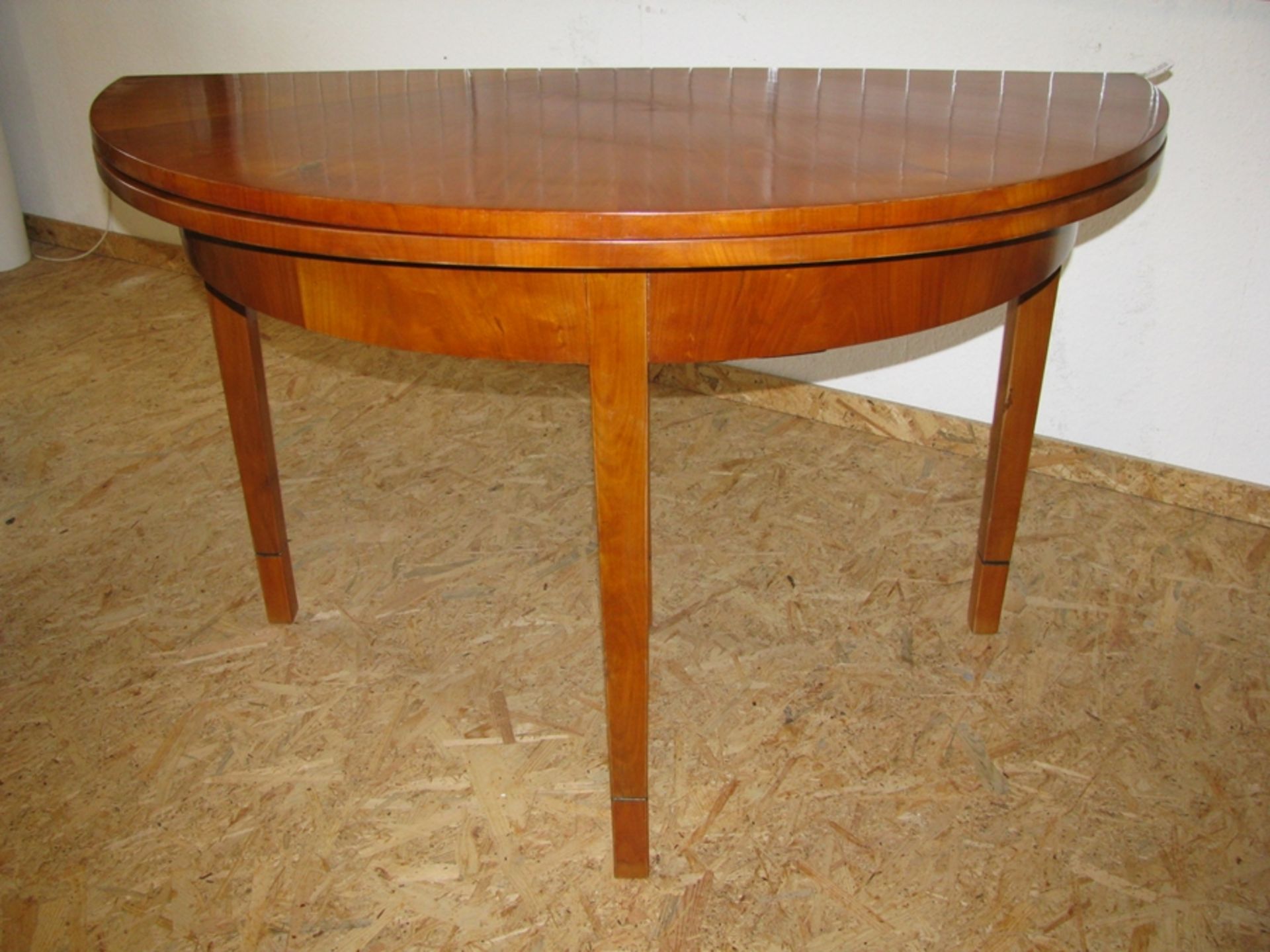 Demi-Table, Biedermeier, 19. Jahrhundert, Kirschbaum, Ergänzungen, 79 x 120 x 60 cm, ausgeklappt d