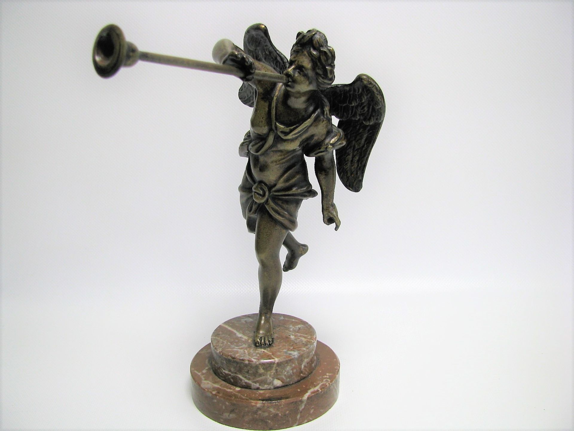 Unbekannt, 1. Hälfte 19. Jahrhundert, "Stehender Engel mit Schalmei", Bronze, Marmorsockel, h 24 cm,