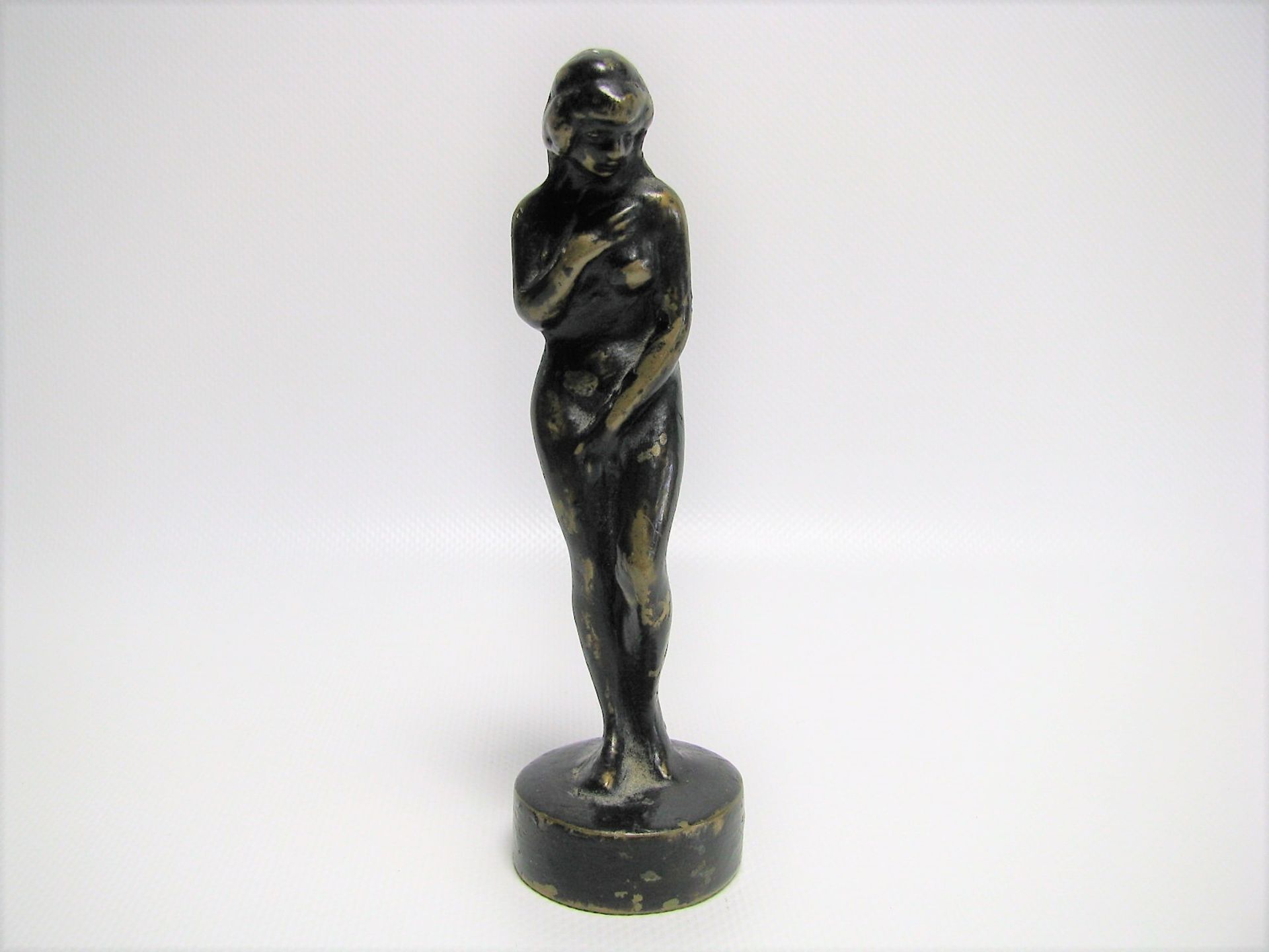 Unbekannt, Weiblicher Akt, Bronze, h 13,5 cm, d 4 cm.