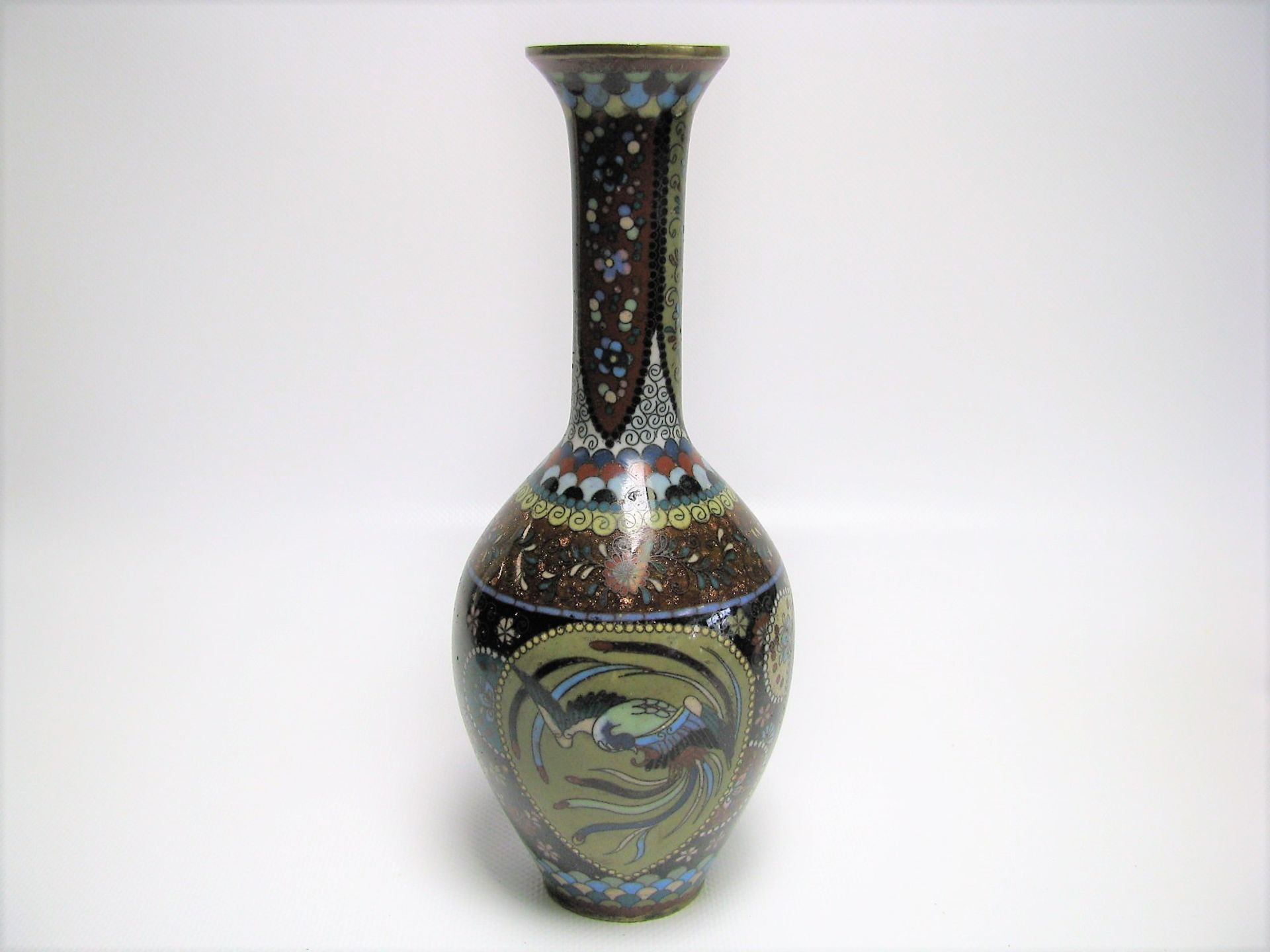 Cloisonné Vase, Japan, Meiji Periode, 1868 - 1912, farbiges Cloisonné, unbeschädigt, h 21 cm, d 8, - Bild 2 aus 2