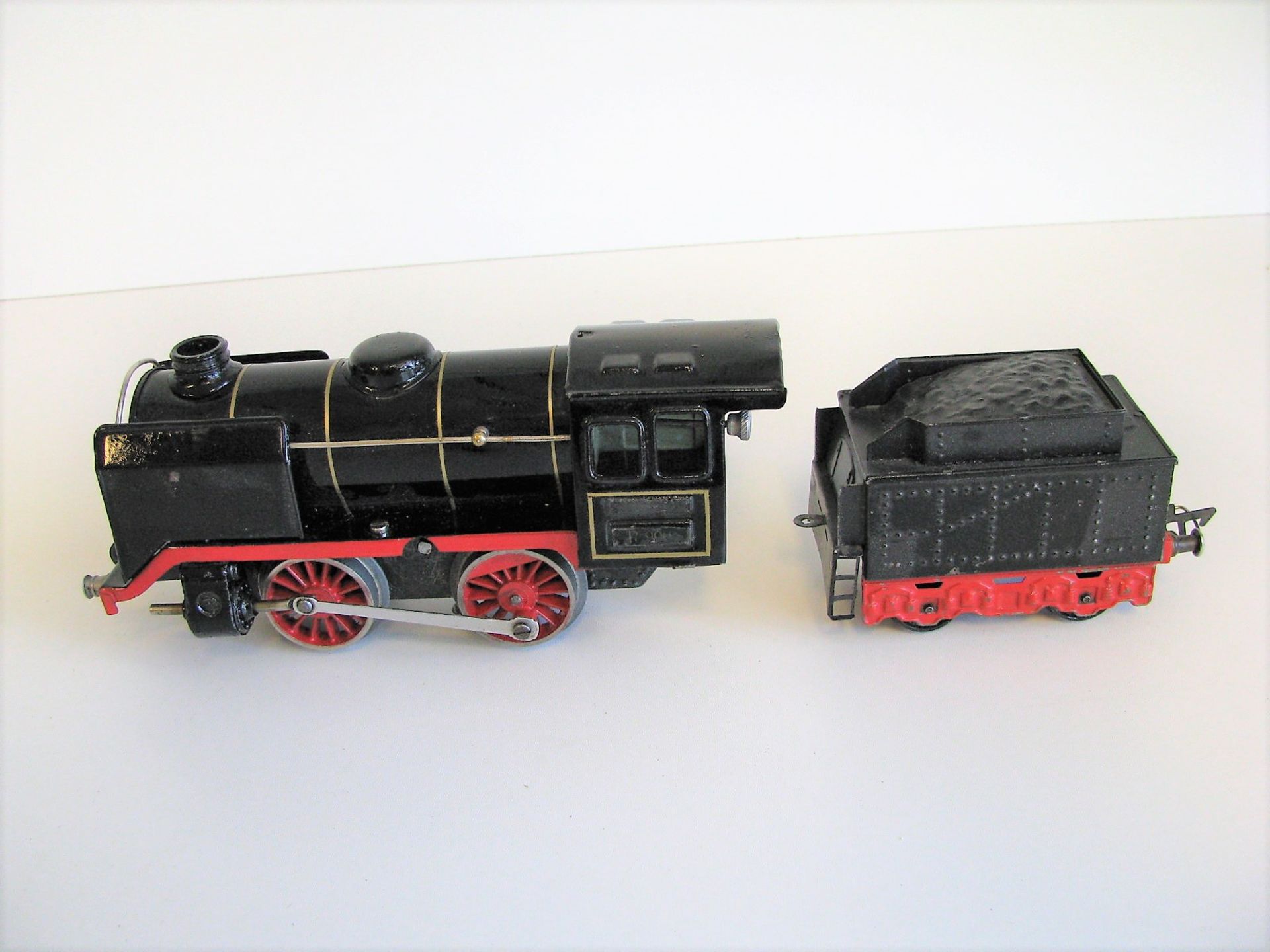 Lokomotive mit Tender und 6 Wagen, Märklin, 1930er Jahre, Spur 1, Blech, Schlüsselantrieb, intakt, - Image 3 of 4