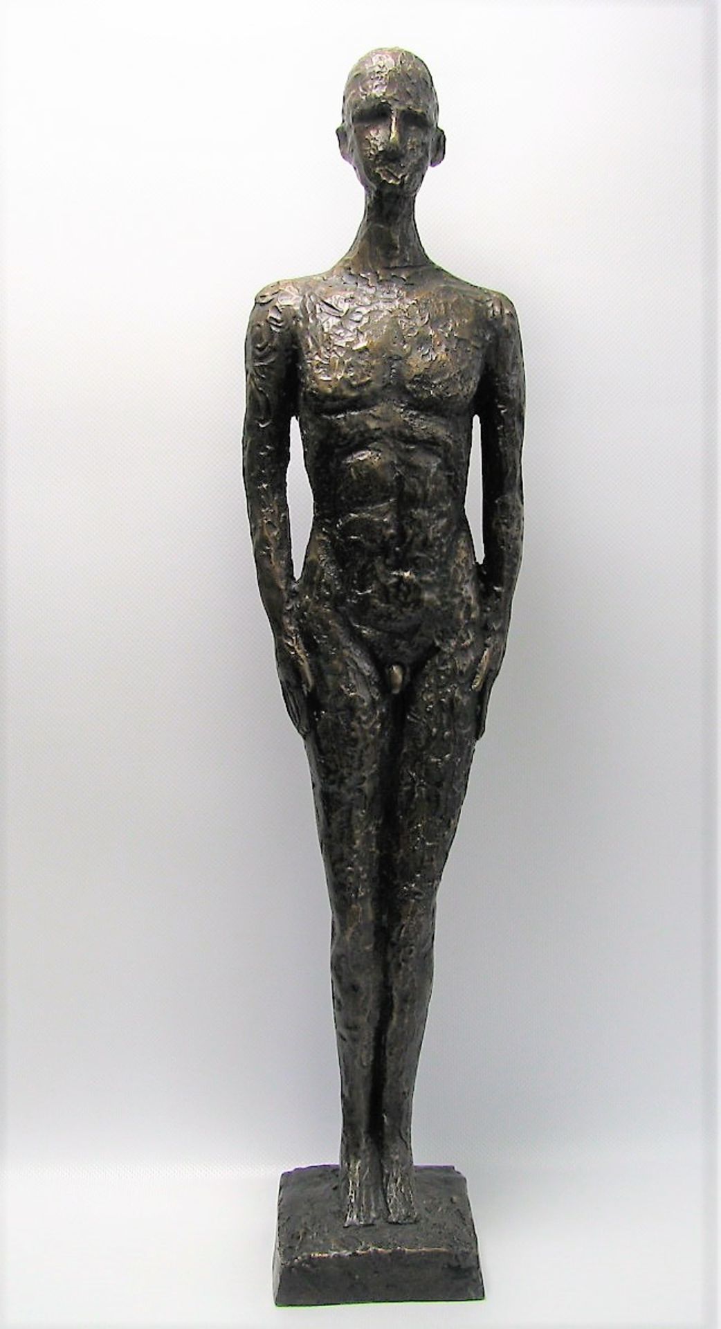 Unbekannter Bildhauer, 1. Hälfte 20. Jahrhundert, Stehender, männlicher Akt, Bronze patiniert, 57
