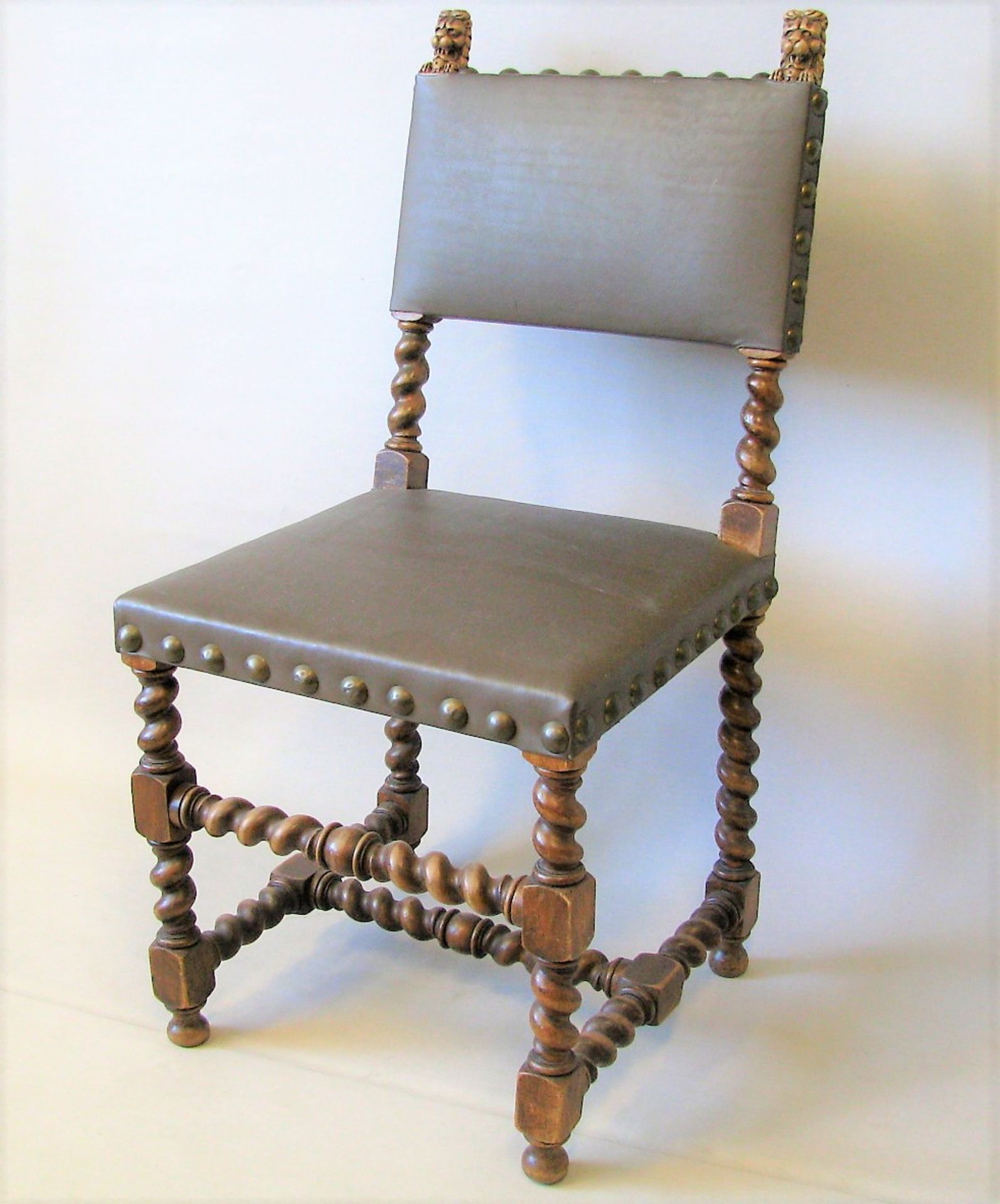 Stuhl, 19. Jahrhundert, Eiche gedrechselt, 96 x 46 x 50 cm.