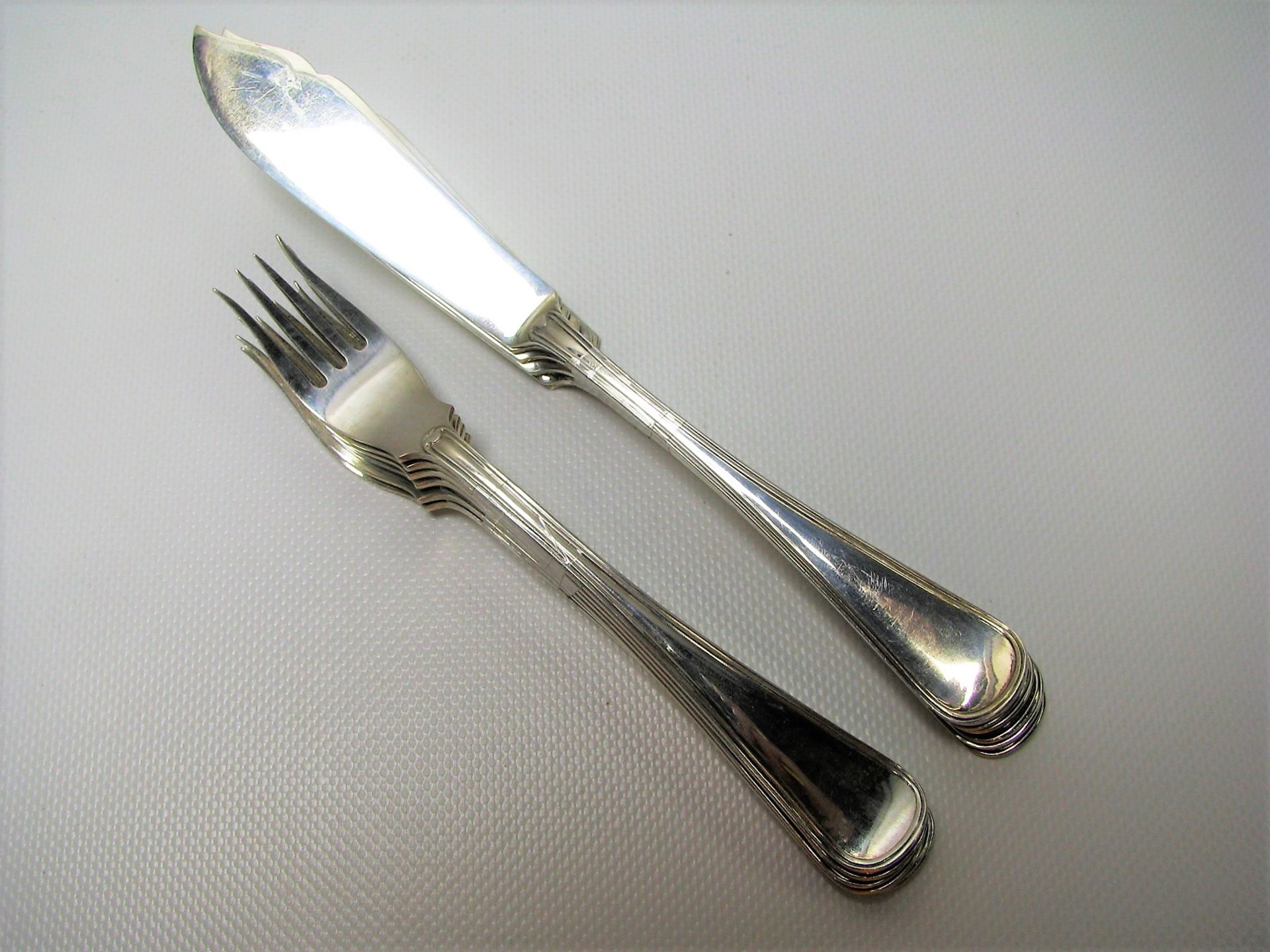 Fischbesteck, Niederlande, um 1920, 12 teilig für 6 Personen, 835er Silber, 550 g, Messer l 22 cm,