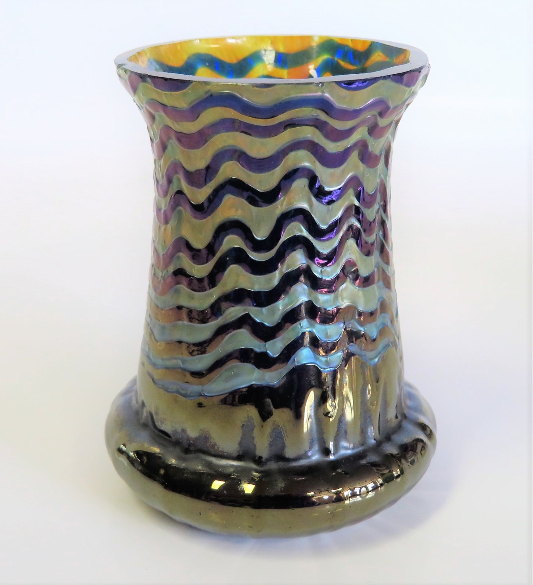 Vase, Jugendstil, um 1900, irisierendes Glas, 1 Chip, h 9,5 cm, d 7 cm.