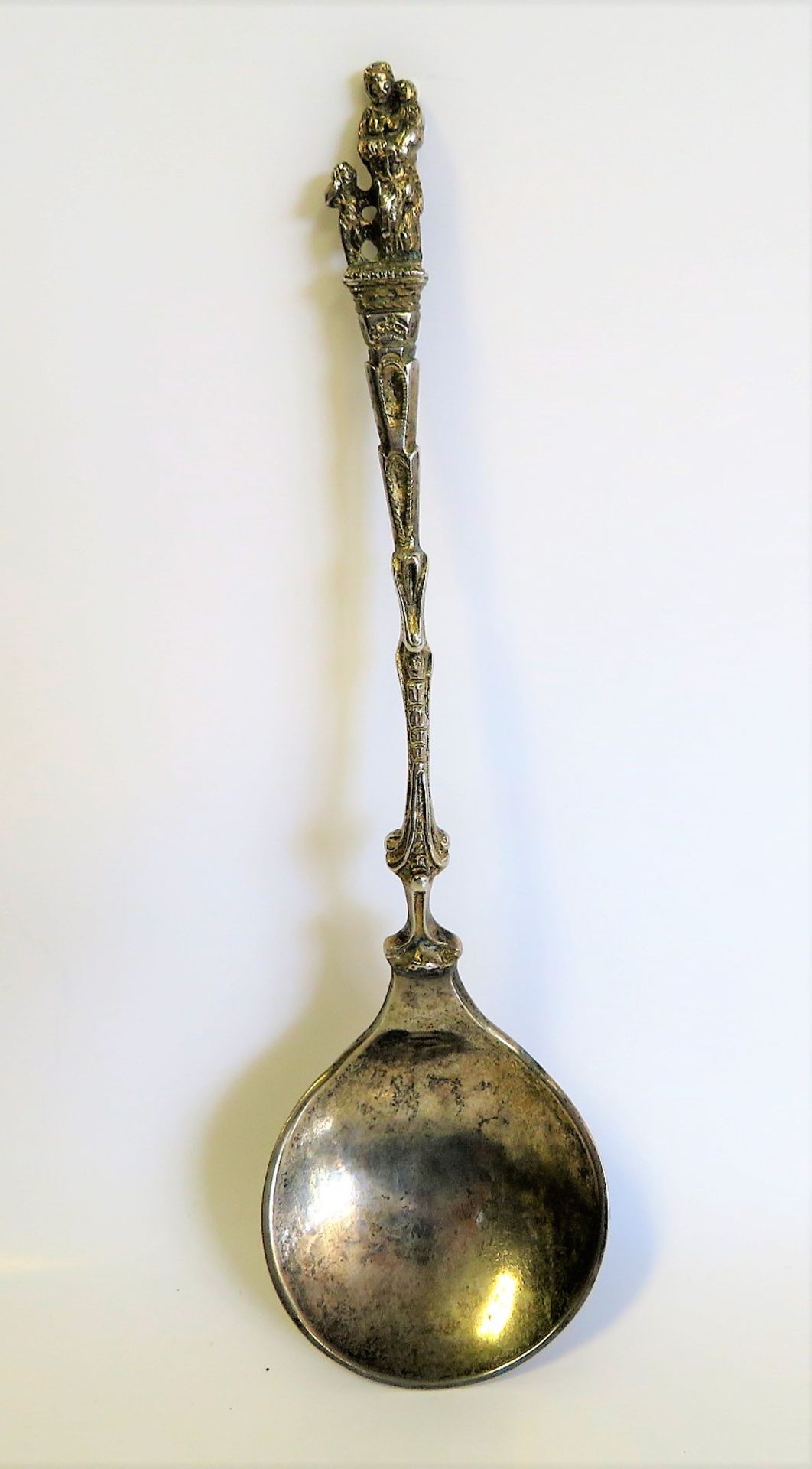 Apostellöffel, 19. Jahrhundert, 800er Silber, gepunzt, 62 g, l 19 cm, b 5,5 cm.