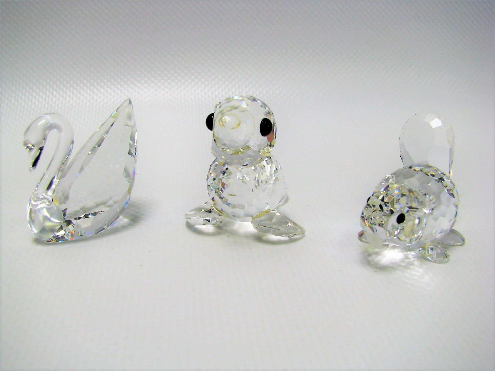 3 Swarovski Figuren, Schwan, Biber und Seehundfarbloses Kristallglas vielfach beschliffen, sign.,