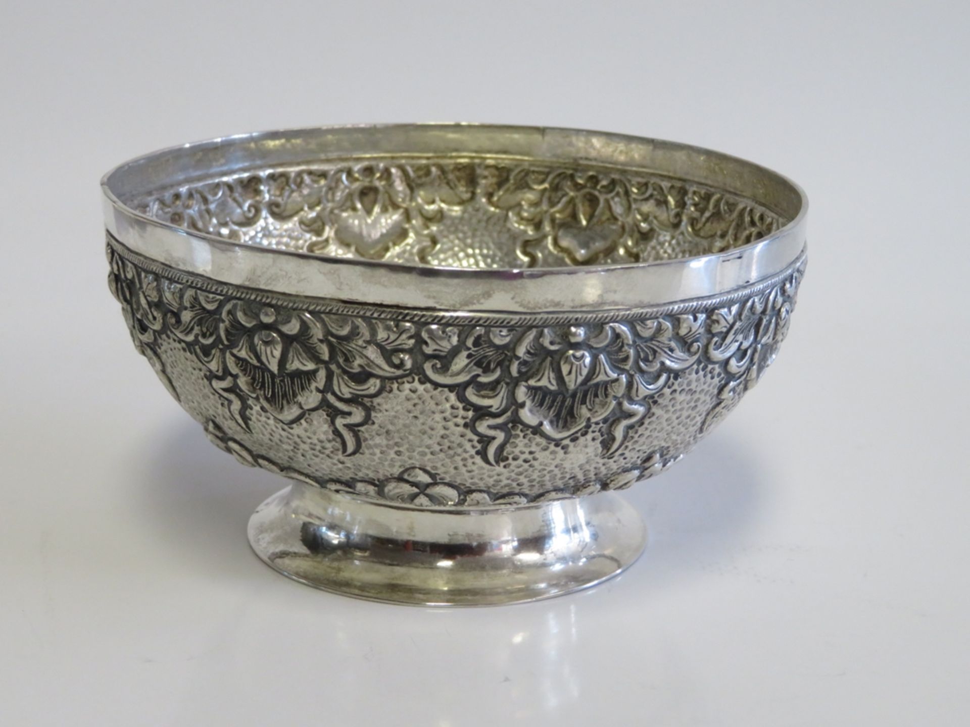 Schale, Indonesien, Djokja, 800er Silber, gepunzt, 193 g, h 6,5 cm, d 12 cm.